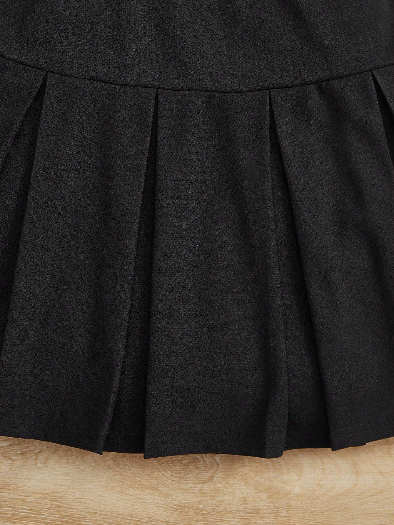 أطقم للفتيات الشابات