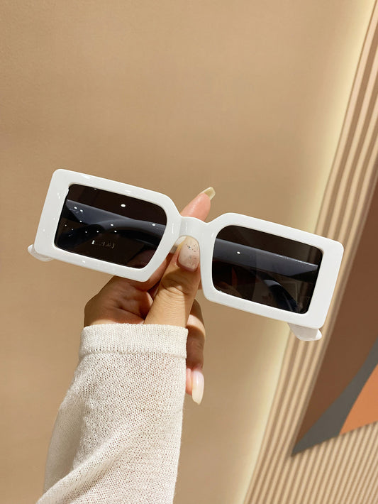 زوج نظارات شمسية إطار بلاستيك مربع للشاطئ موضة نسائية، إكسسوارات شاطئية بيضاء للنساءا