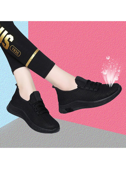 حذاء نسائي صيفي مسامي بشبكة تنفس، حذاء رياضة نسائي عارض بنعل ناعم، مثالي للجري على الطرقات، خفيف الوزن، لون أسود، جزء واحد