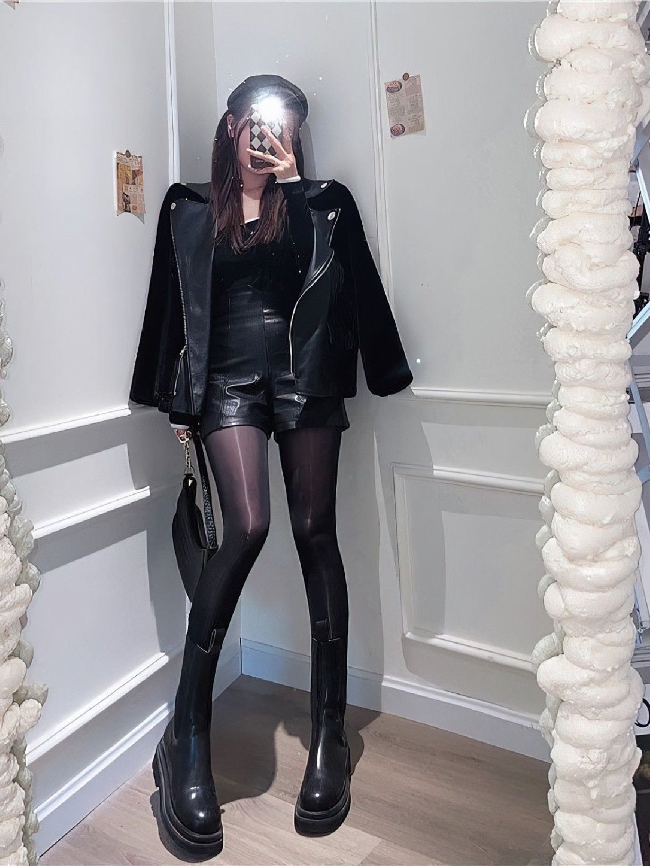 الجوارب الرقيقة بلون واحد مناسبة للارتداء اليومي للنساء