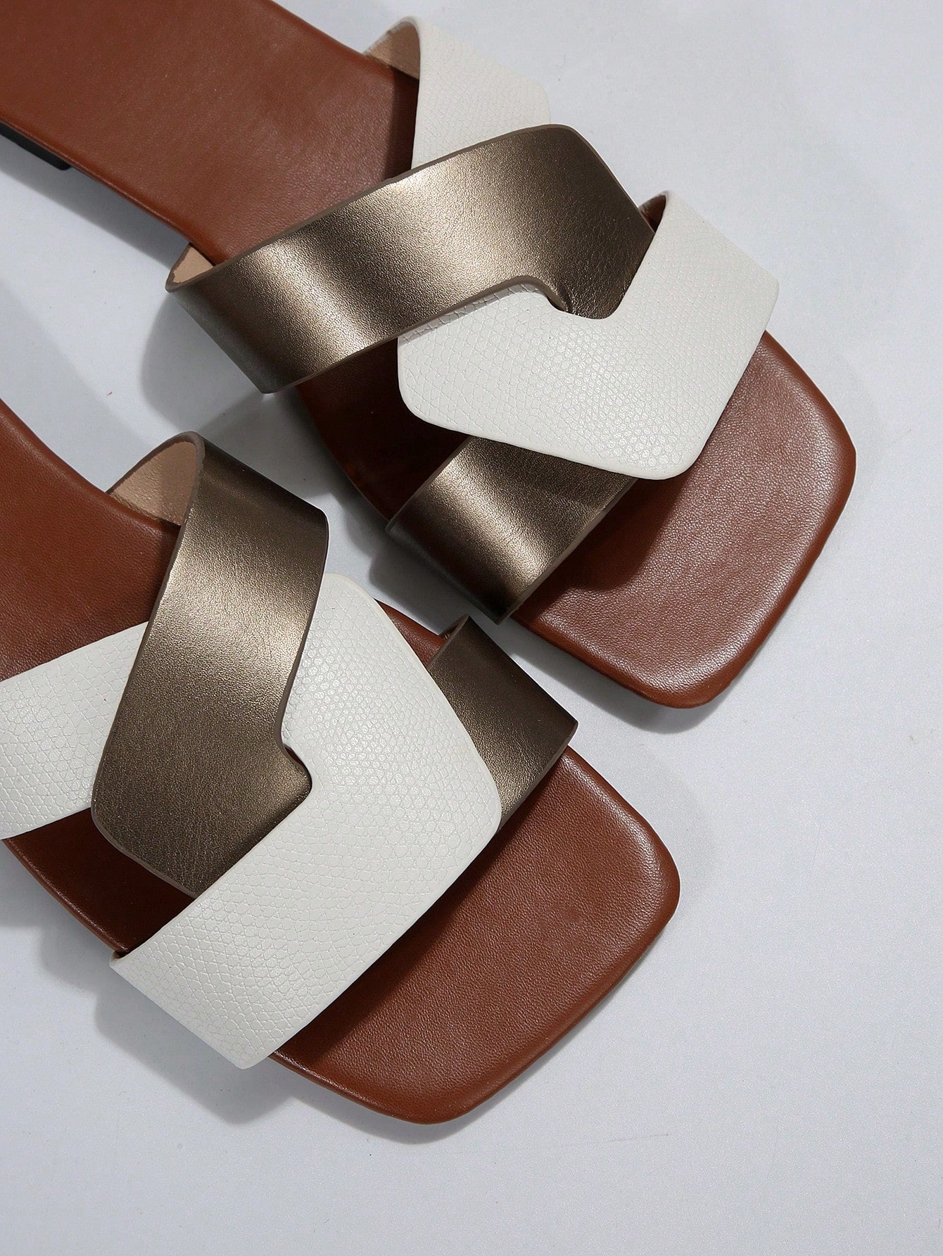 الموضة صنادل سلايد للنساء , لونين بتطريز جلود الثعبان الاصطناعي بتفاصيل مطوي صنادل مسطح