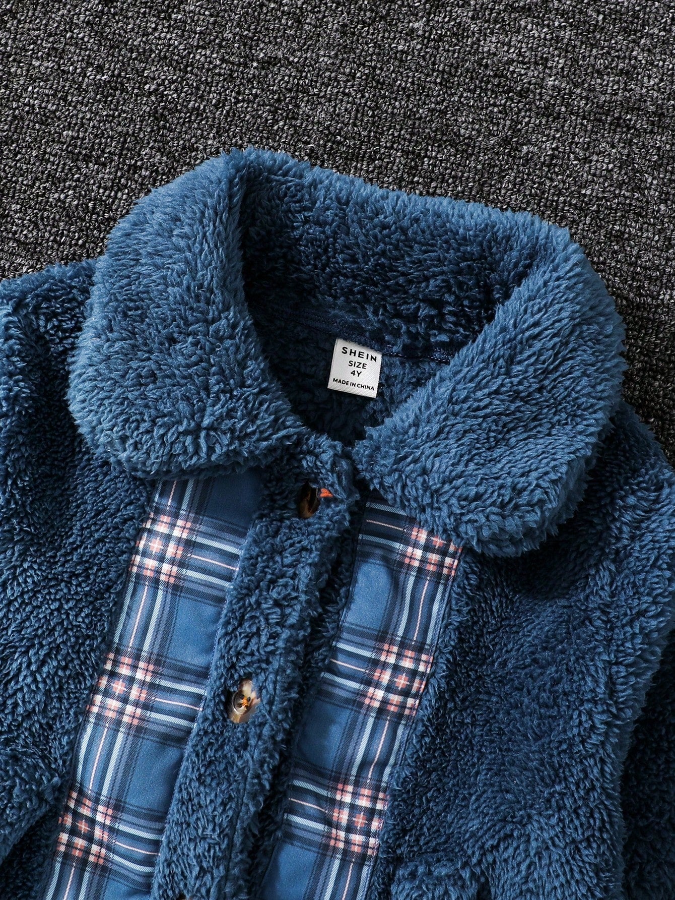 طقم عصري مكون من قطعتين للأولاد الصغار