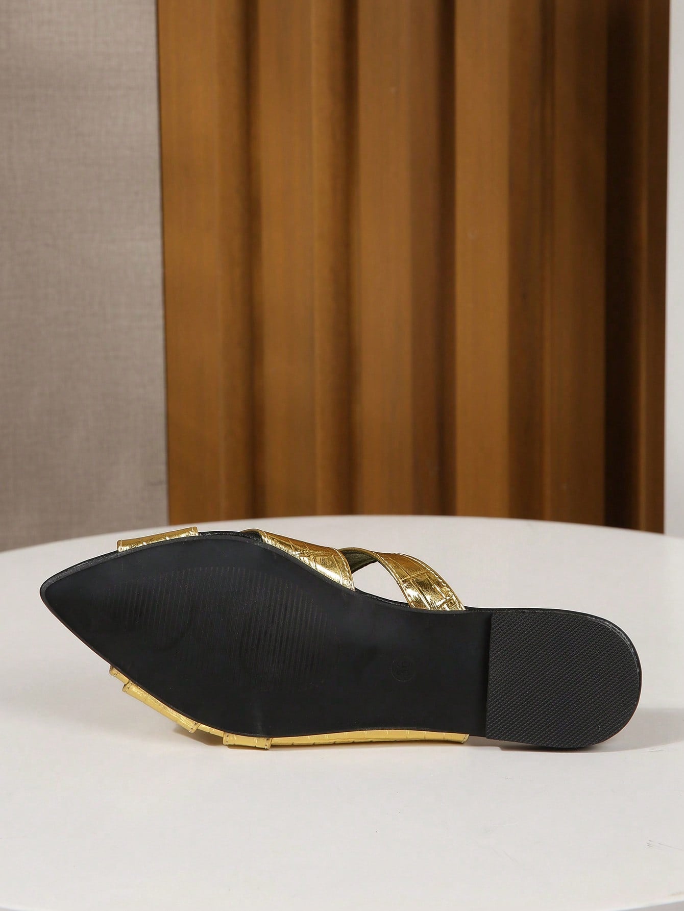 صنادل مسطحة نسائية