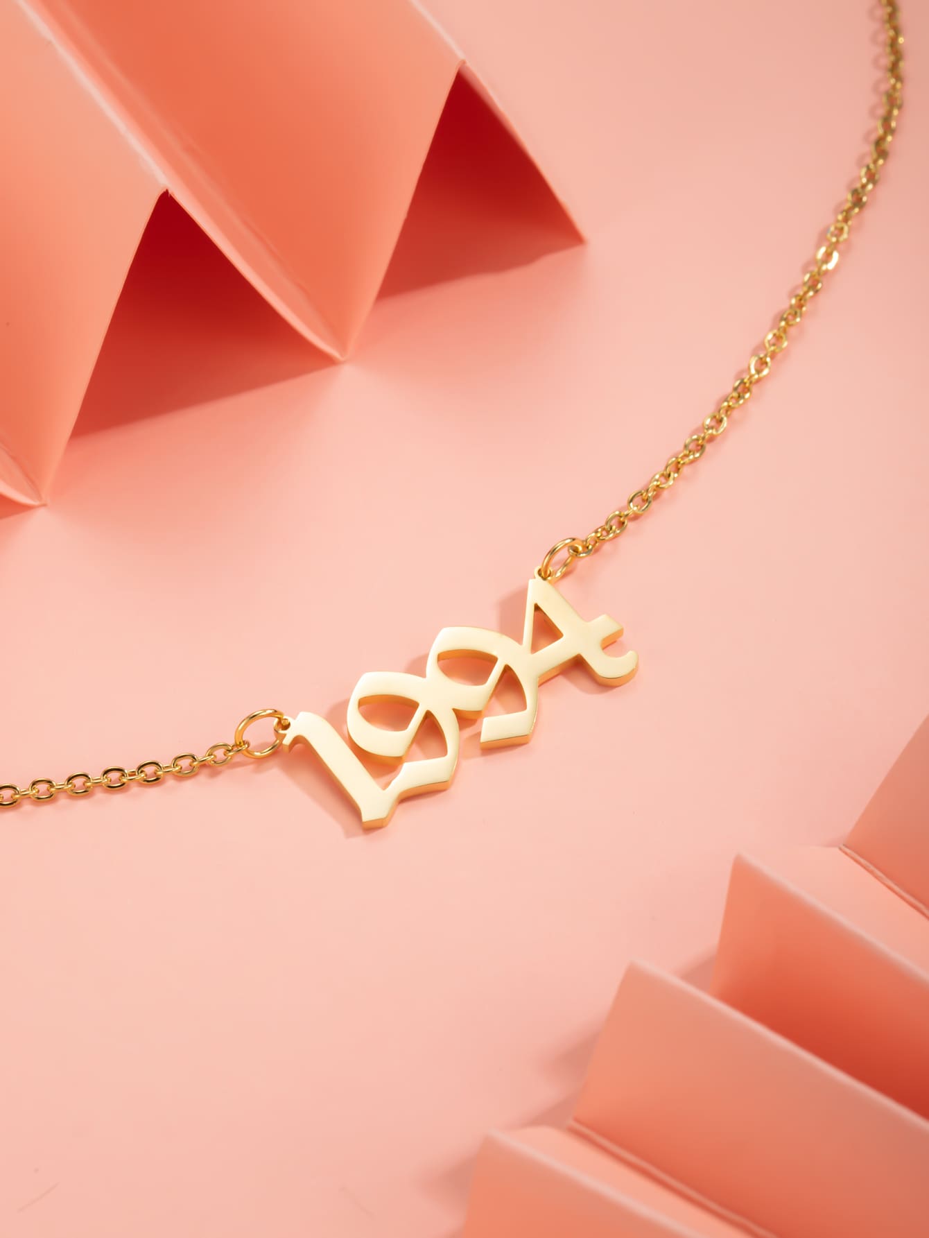 قلادة تعليقة