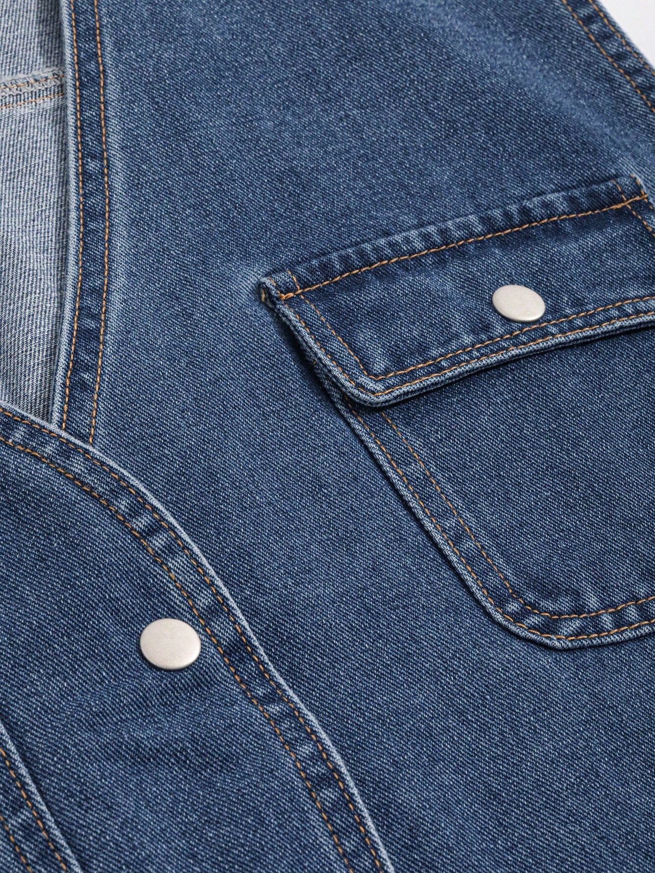 سترة دنيم بجيوب ذات طية بدون قميص