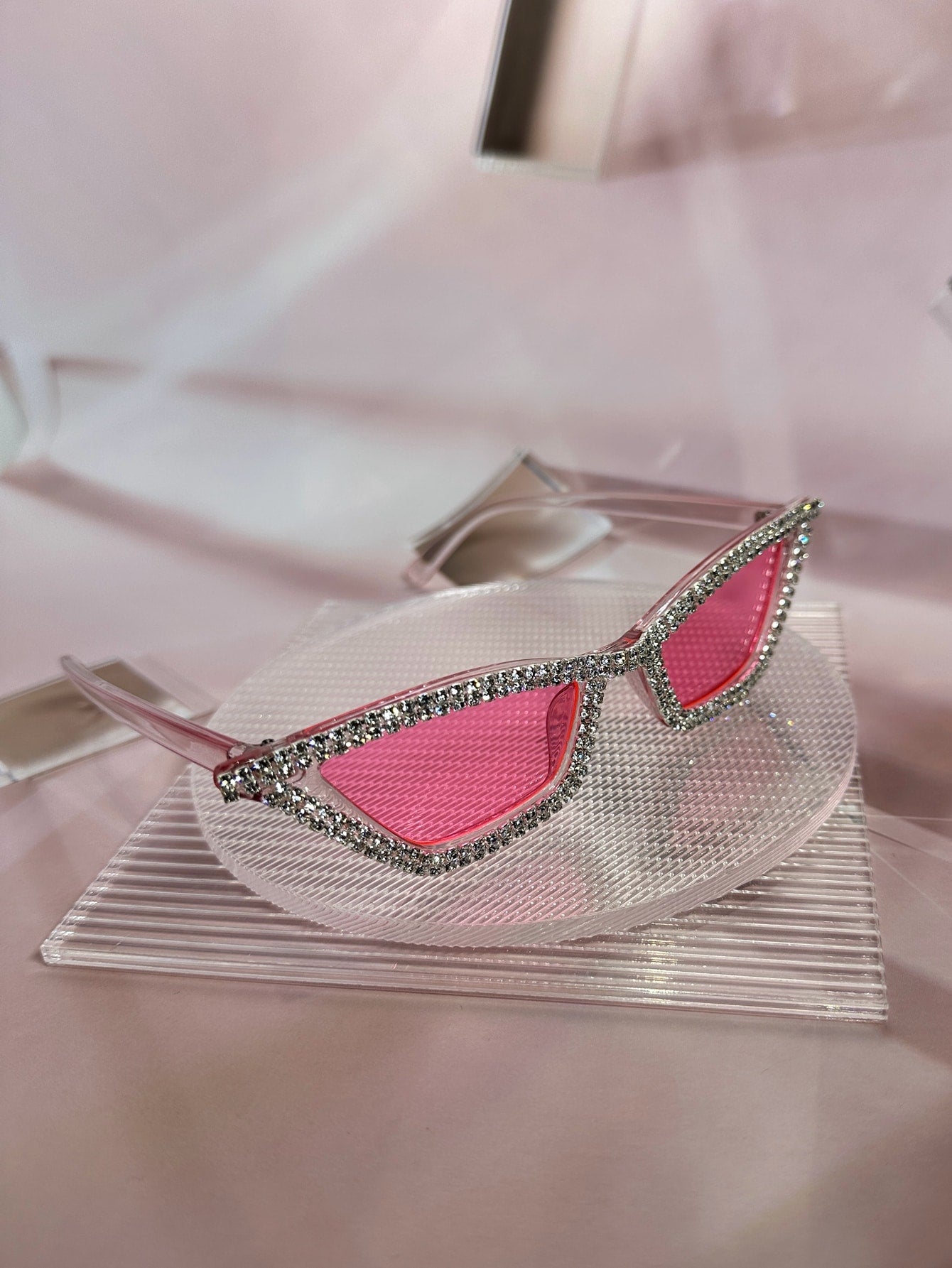 نظارات حفلات موضة فاخرة للنساء مُزينة بالراين واكريستال بإطار وردي بلاستيكي زوج واحد