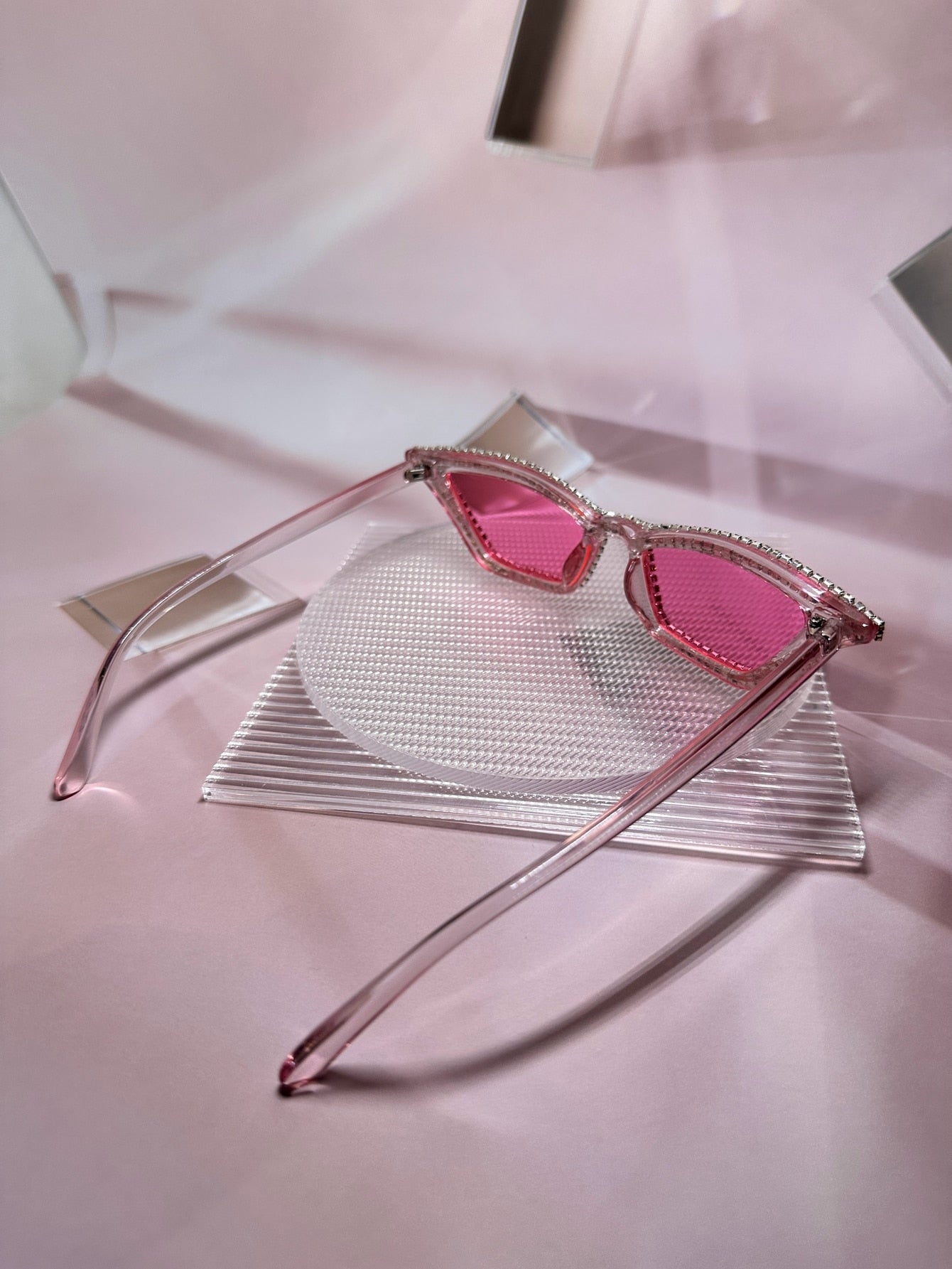 نظارات حفلات موضة فاخرة للنساء مُزينة بالراين واكريستال بإطار وردي بلاستيكي زوج واحد