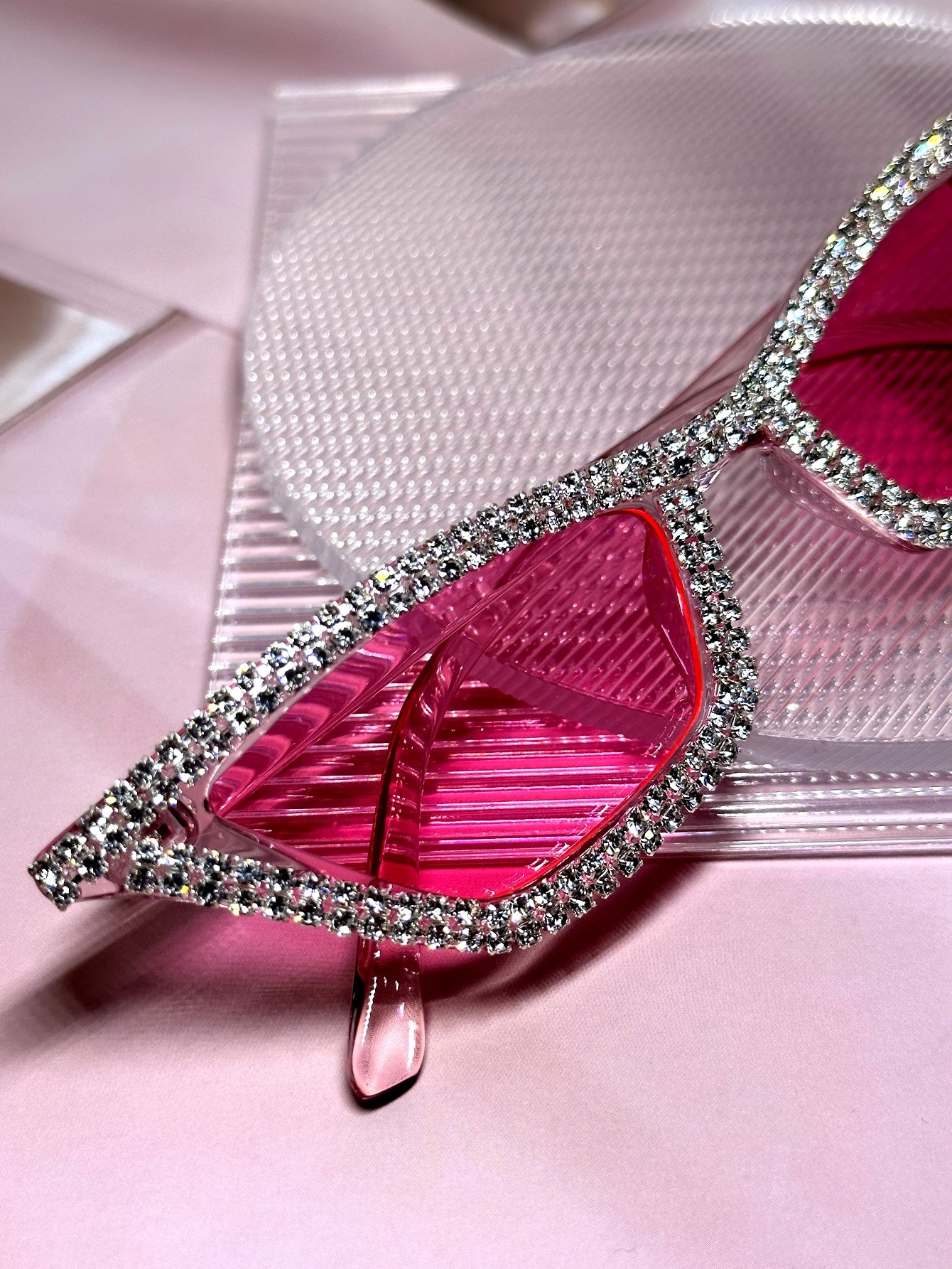 نظارات حفلات موضة فاخرة للنساء مُزينة بالراين واكريستال بإطار وردي بلاستيكي زوج واحد