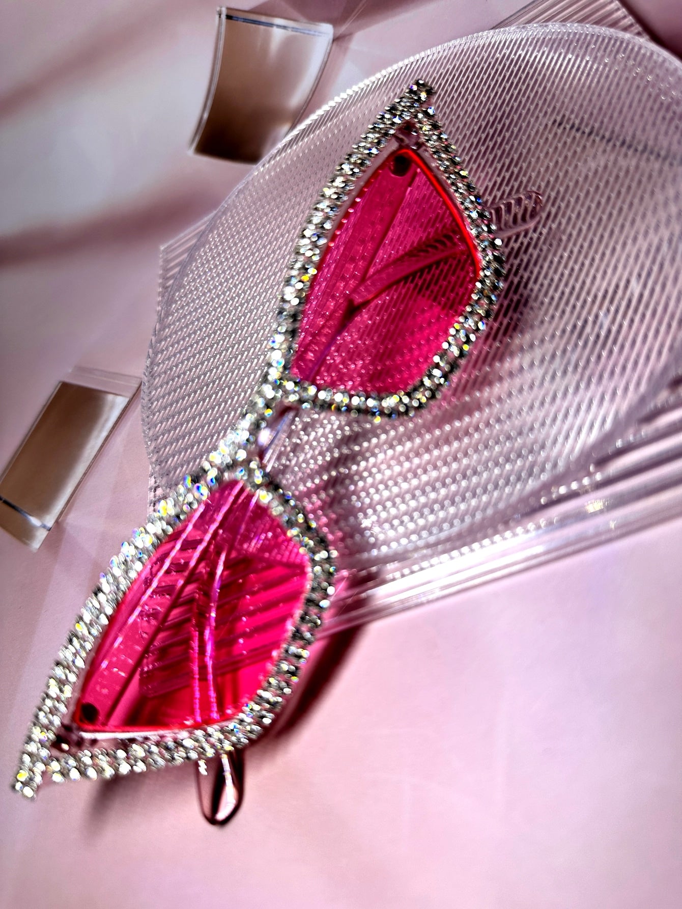 نظارات حفلات موضة فاخرة للنساء مُزينة بالراين واكريستال بإطار وردي بلاستيكي زوج واحد