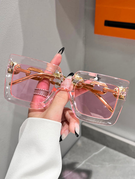 زوج من النظارات الشمسية ذات الإطار المربع الأنيق كاكسسوار للشاطئ للنساء