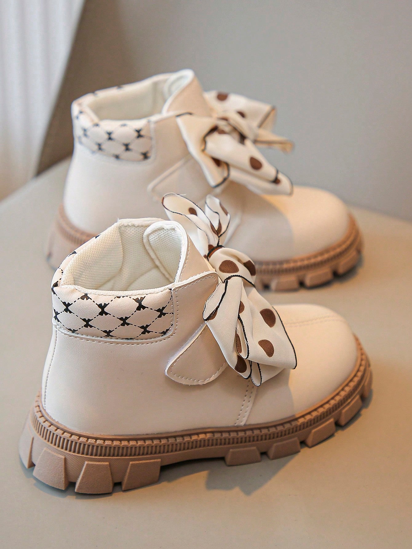 حذاء بناتي عصري ومريح للأطفال