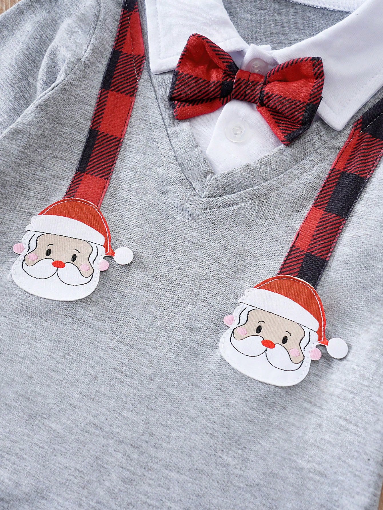 بدلة للأطفال الرضع بفيونكة أمامية لعيد الميلاد وبنطال رياضي بطباعة منقوشة من الجاموس