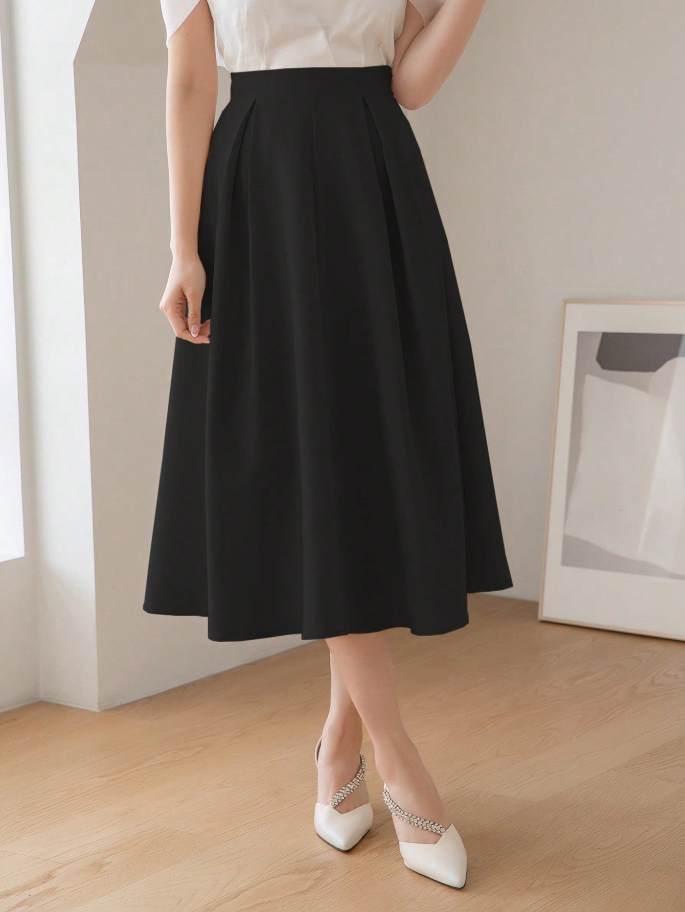 تنورة خصر عالي بتفاصيل طية التجاعيد