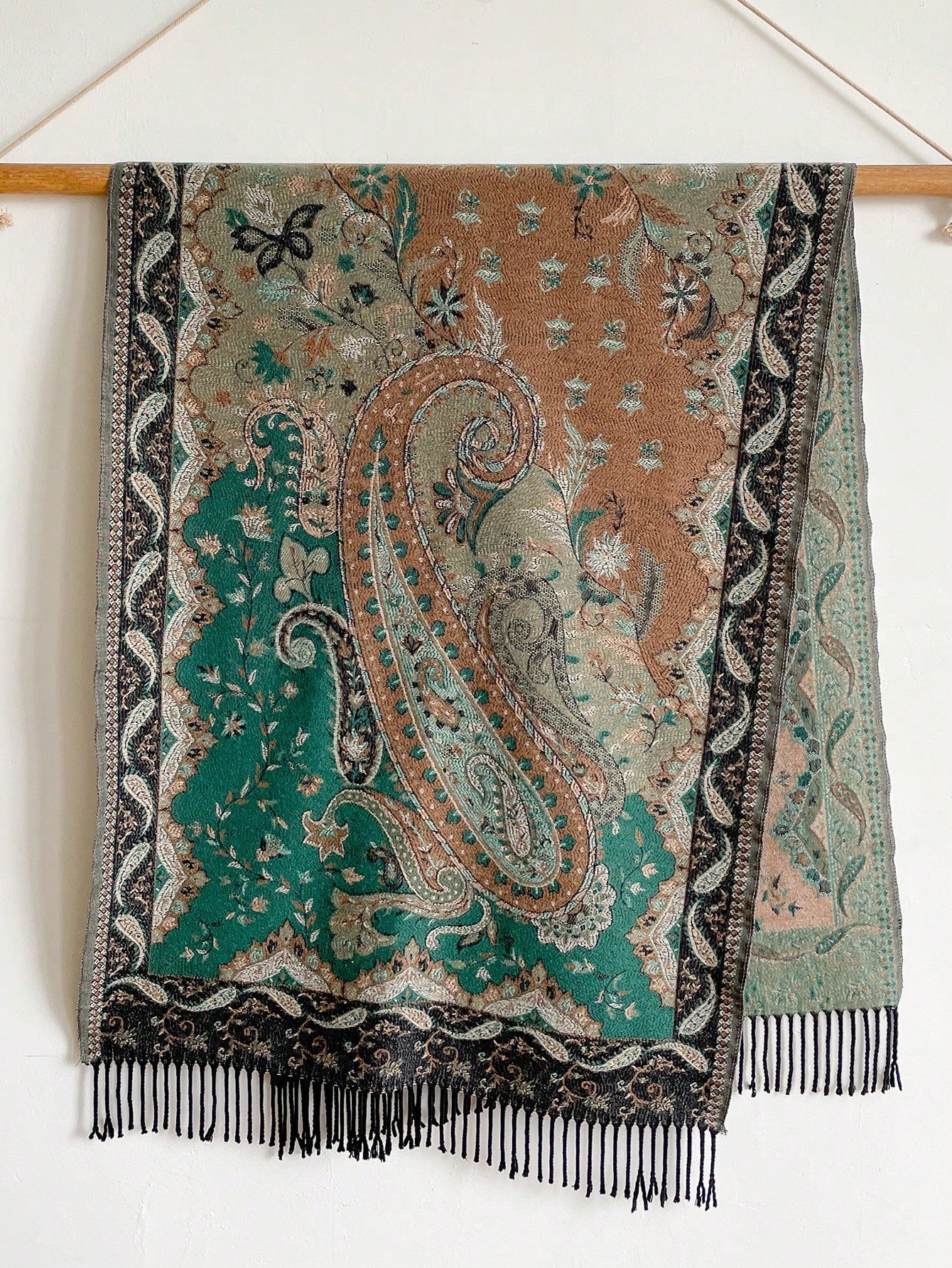 أوشحة نسائية