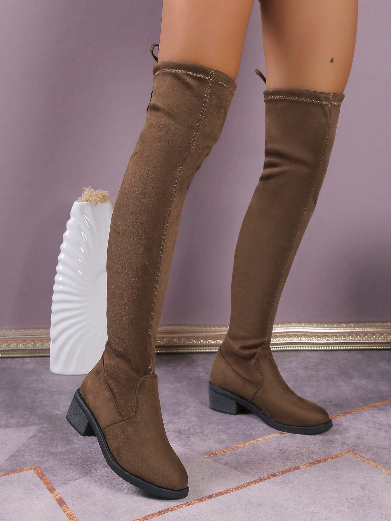 أحذية بوت نسائية فوق الركبة
