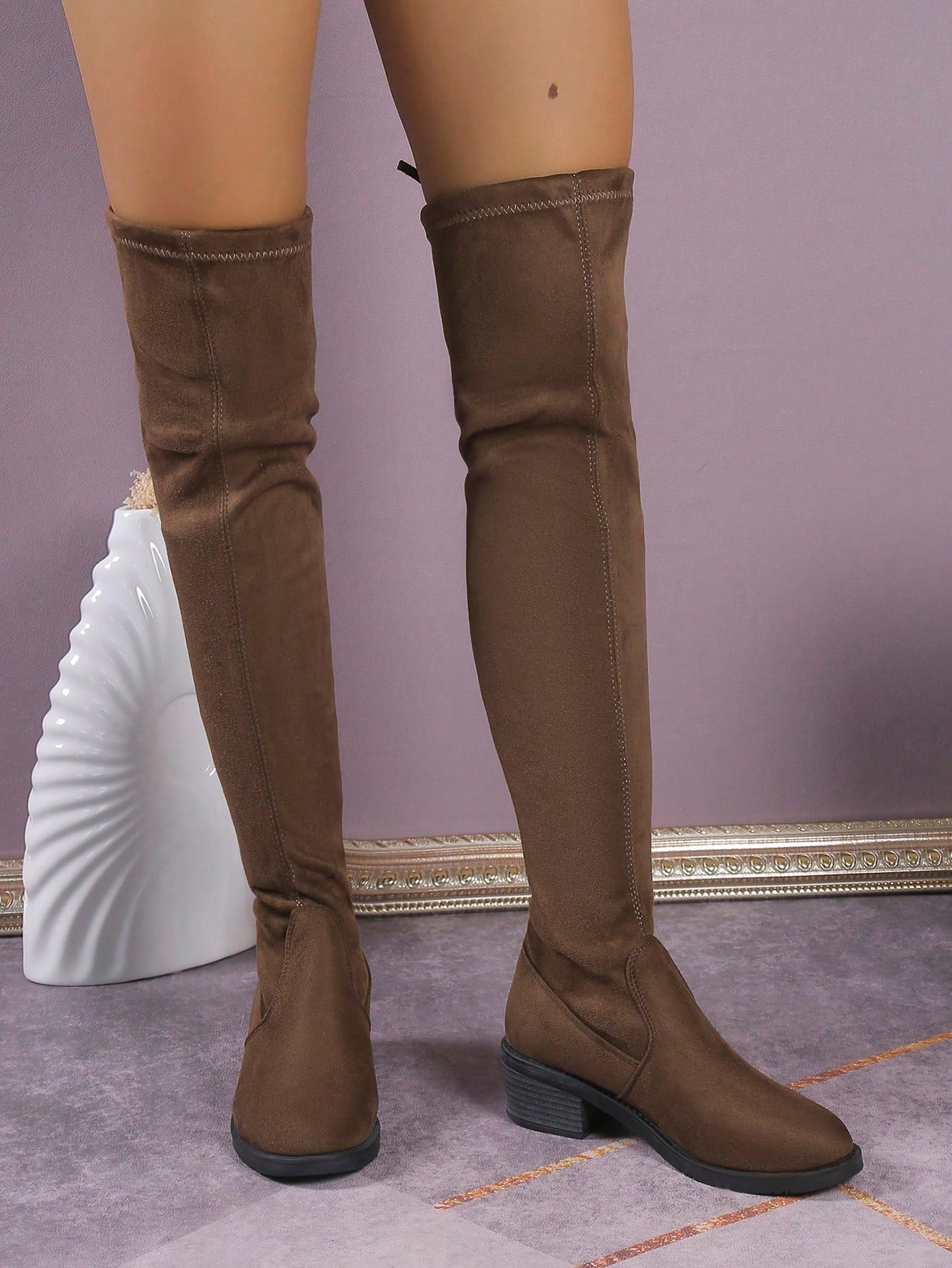 أحذية بوت نسائية فوق الركبة
