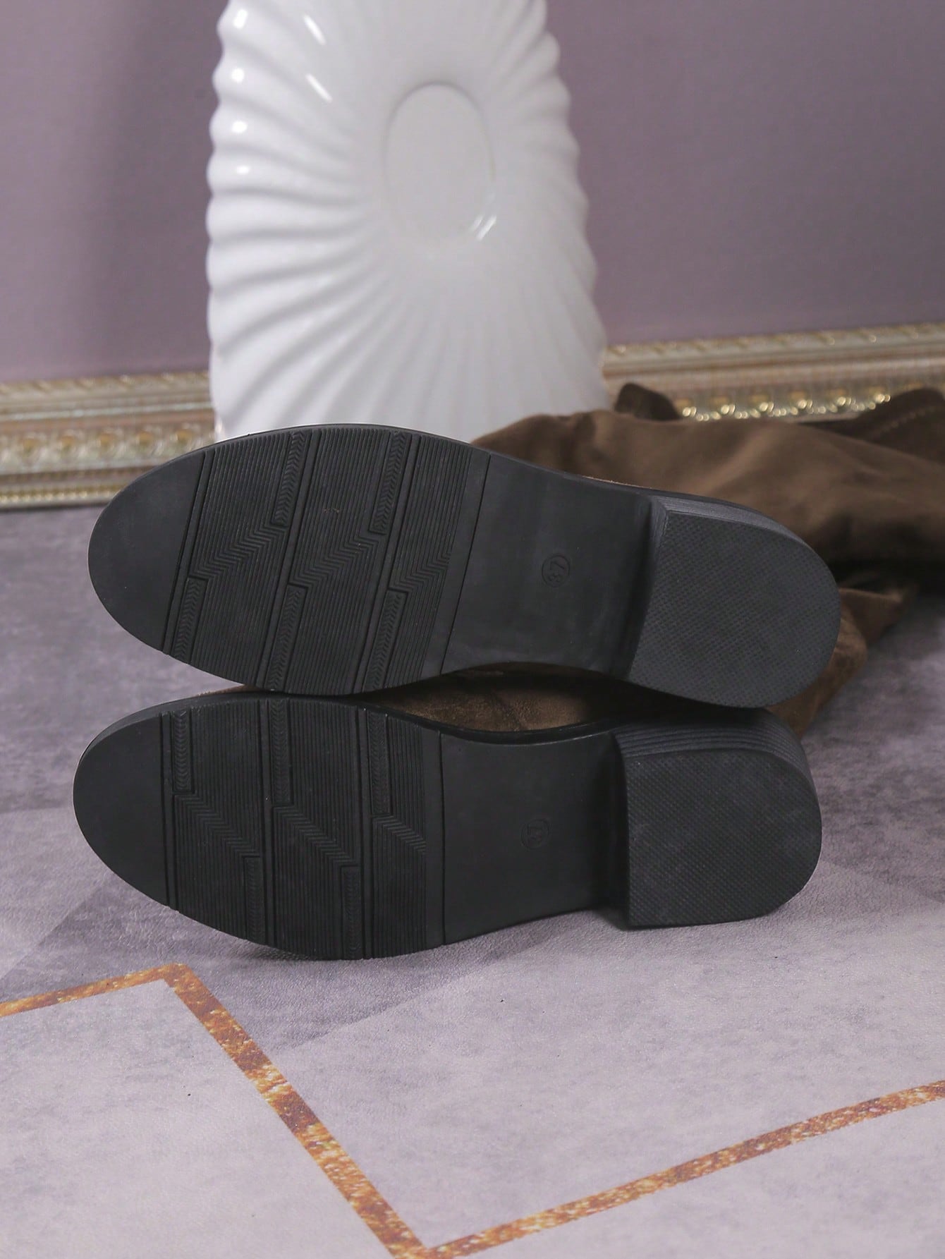 أحذية بوت نسائية فوق الركبة