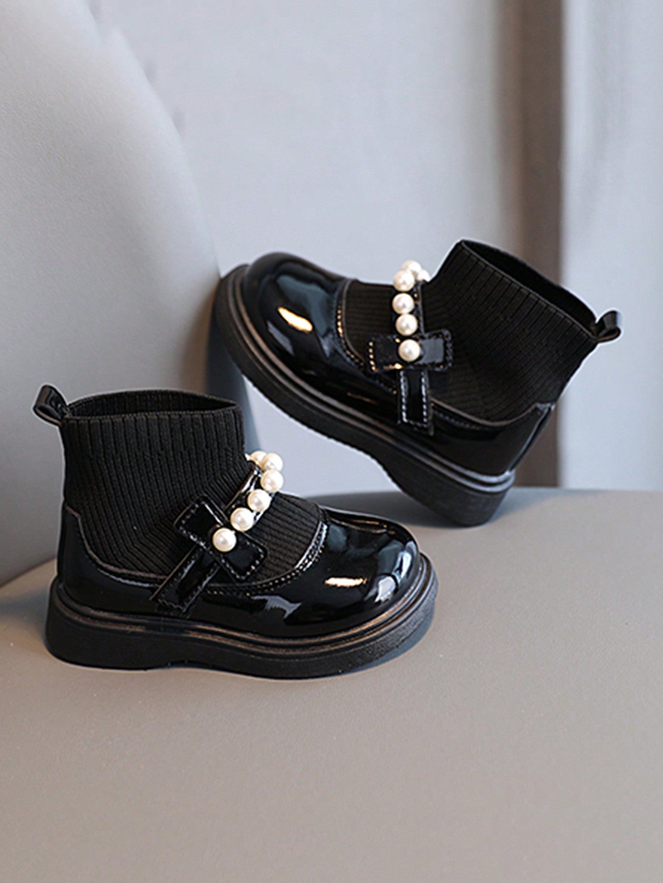 جزمة أميرات من القماش بمقدمة مستديرة صلبة للأطفال للفتيات