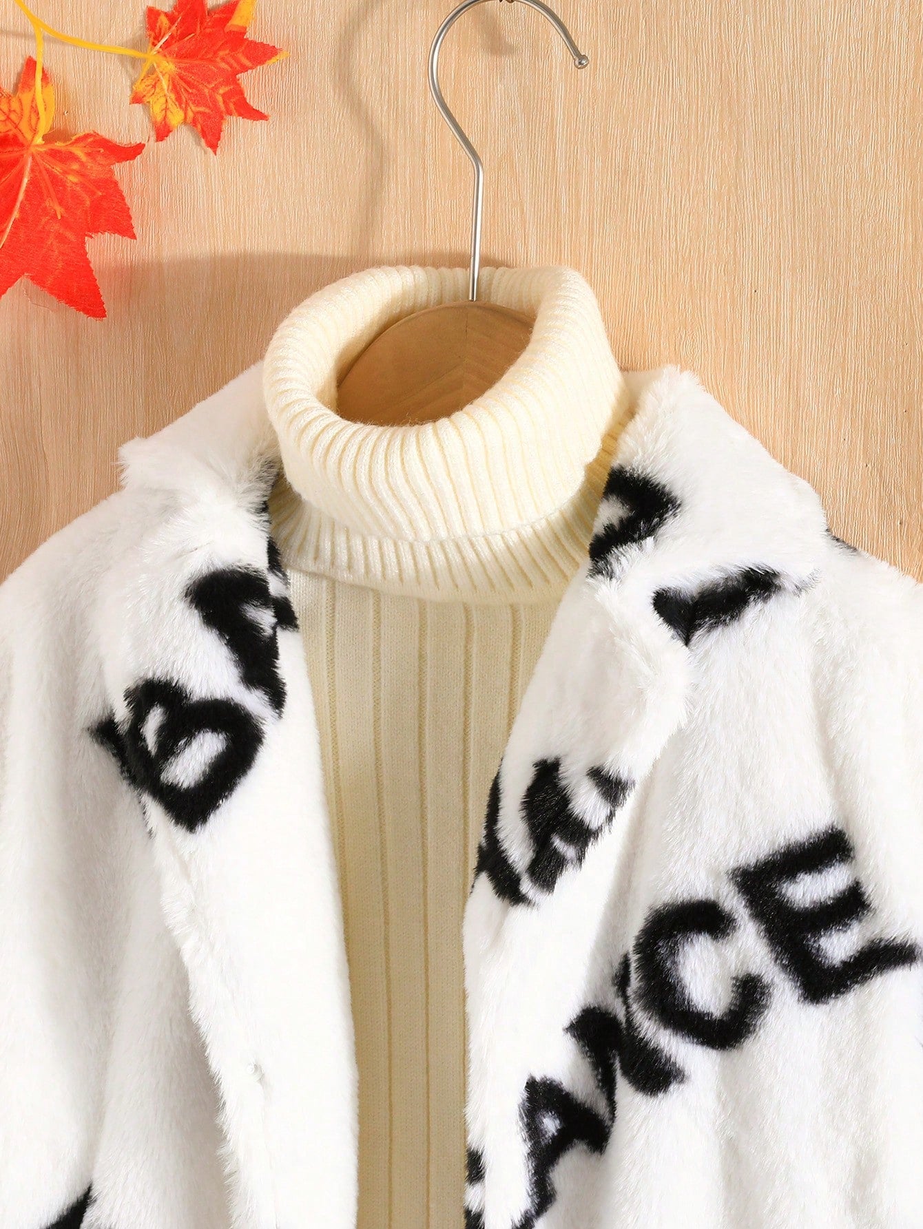 معاطف الفتيات الصغيرات