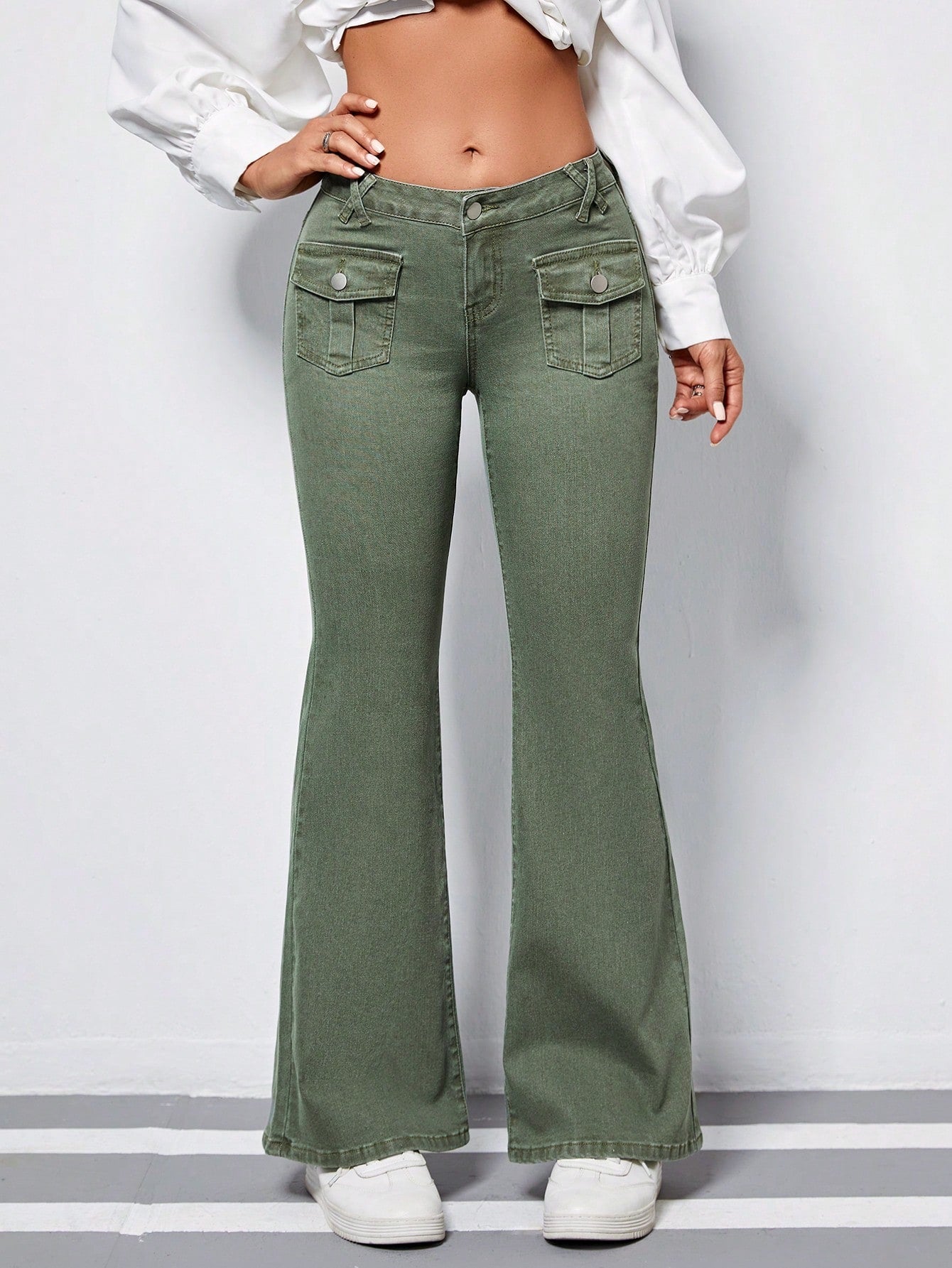 بنطلون جينز واسع من الاسفل جيب قلاب