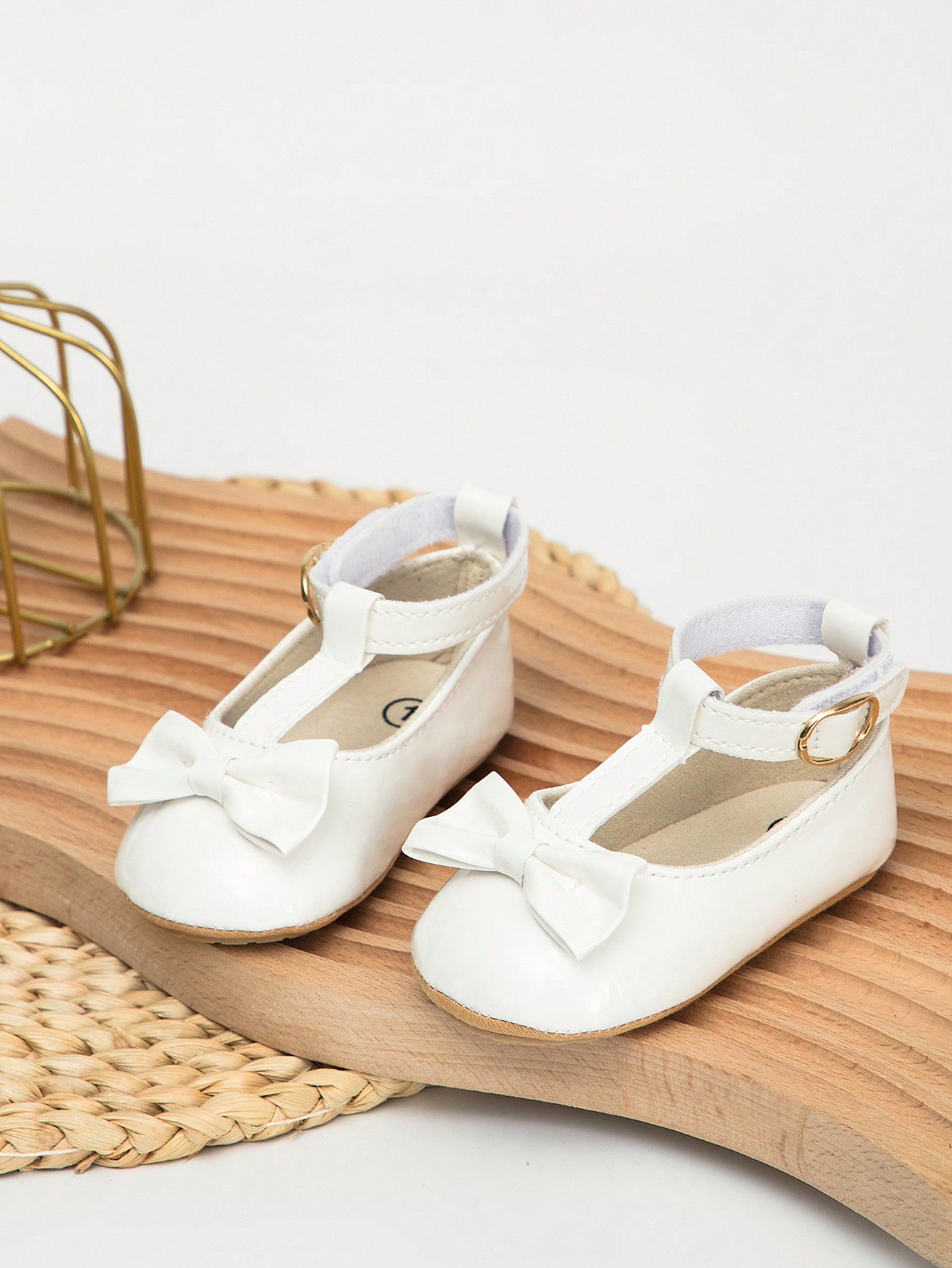 أحذية رضّع مسطحة