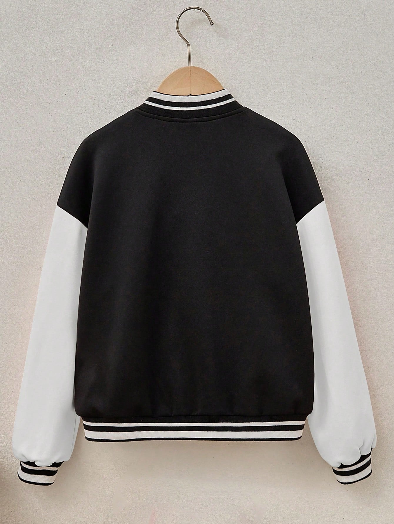 جاكيتات فتاة صغيرة