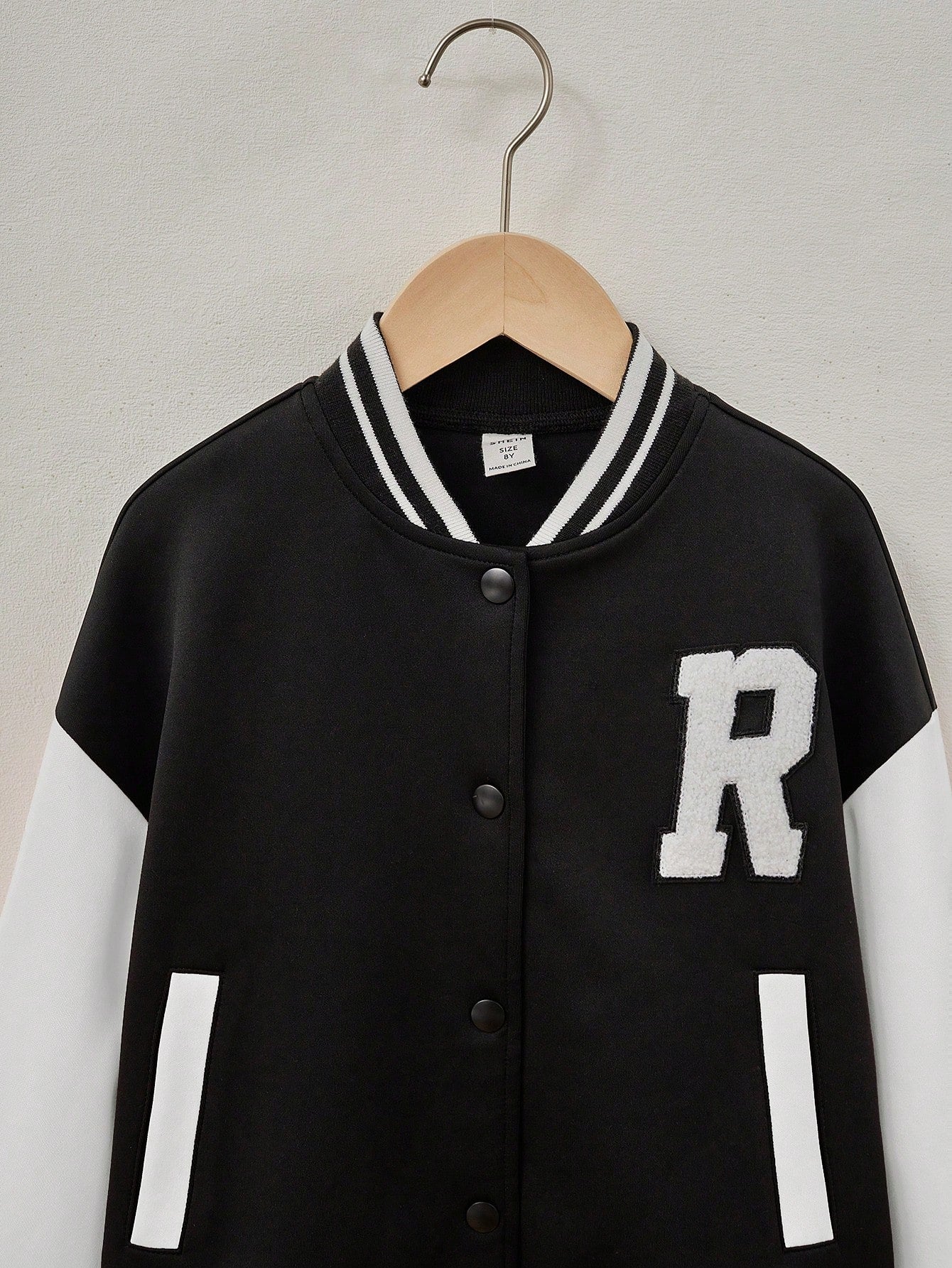 جاكيتات فتاة صغيرة