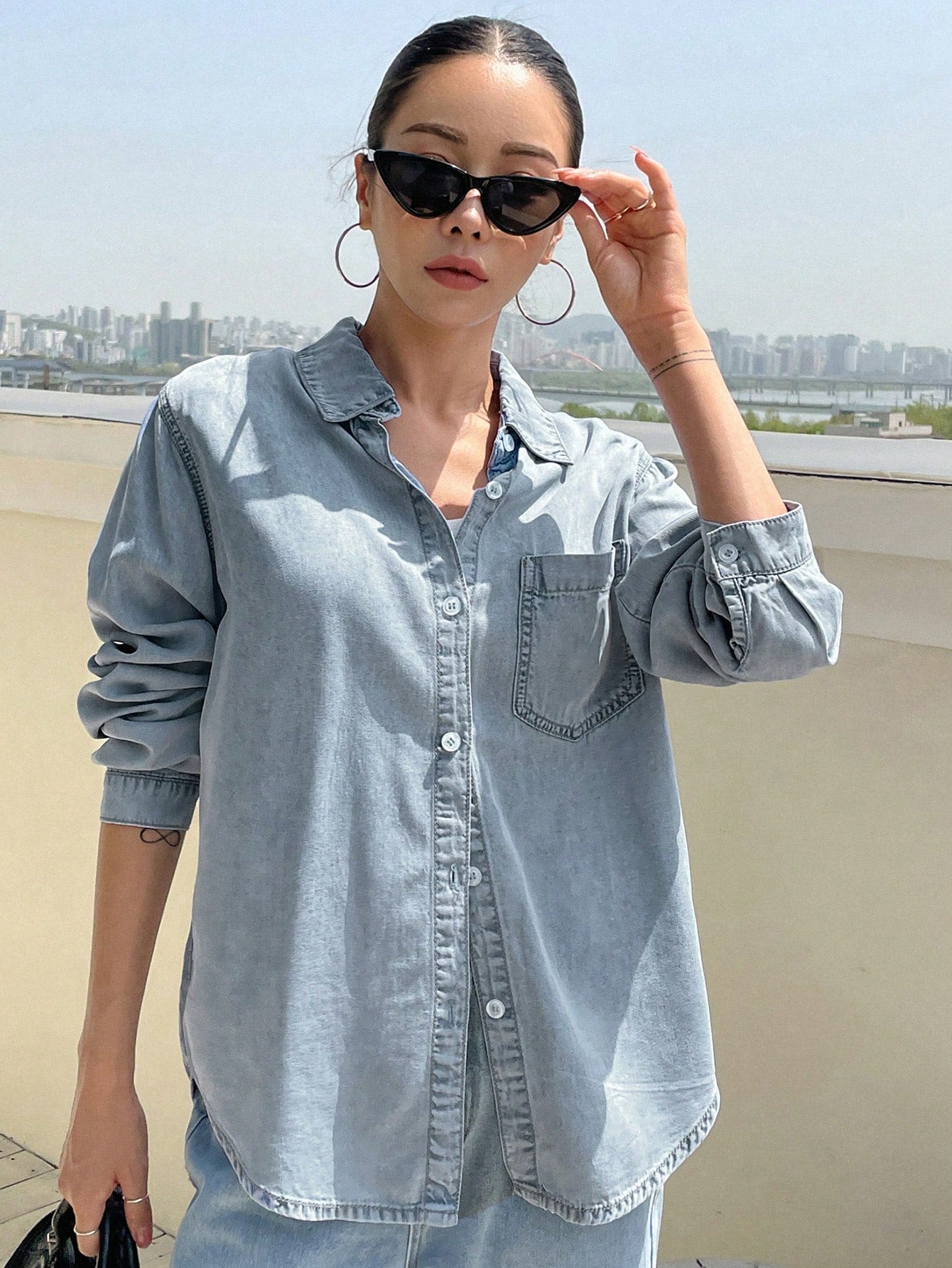 لباس علوي دنيم مرقع جيب أزرار أمامية