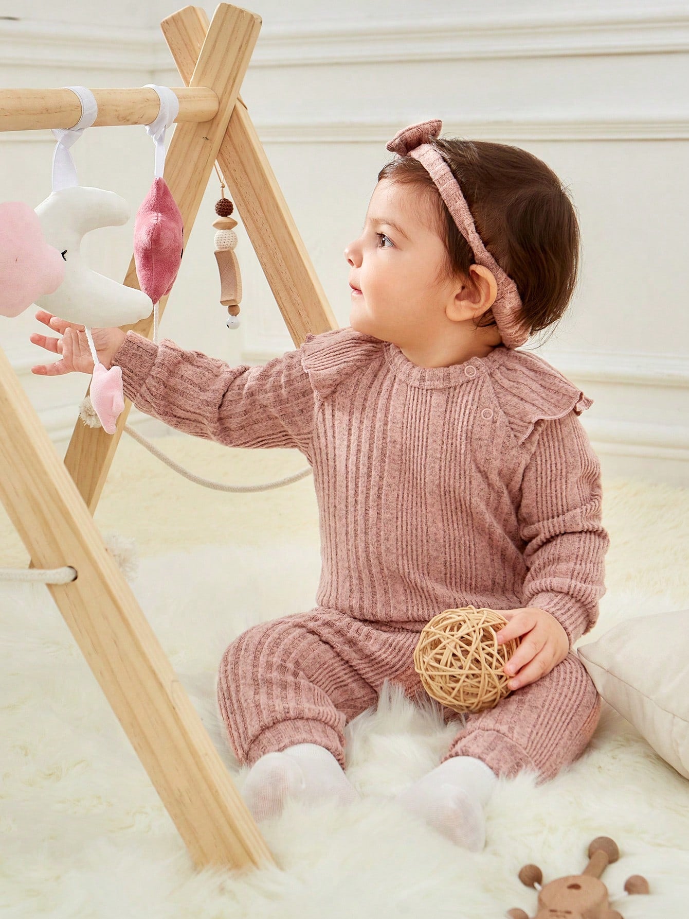 تي شيرت وبنطلون مقلم بكشكش مع عقال الرأس للبنات الاطفال