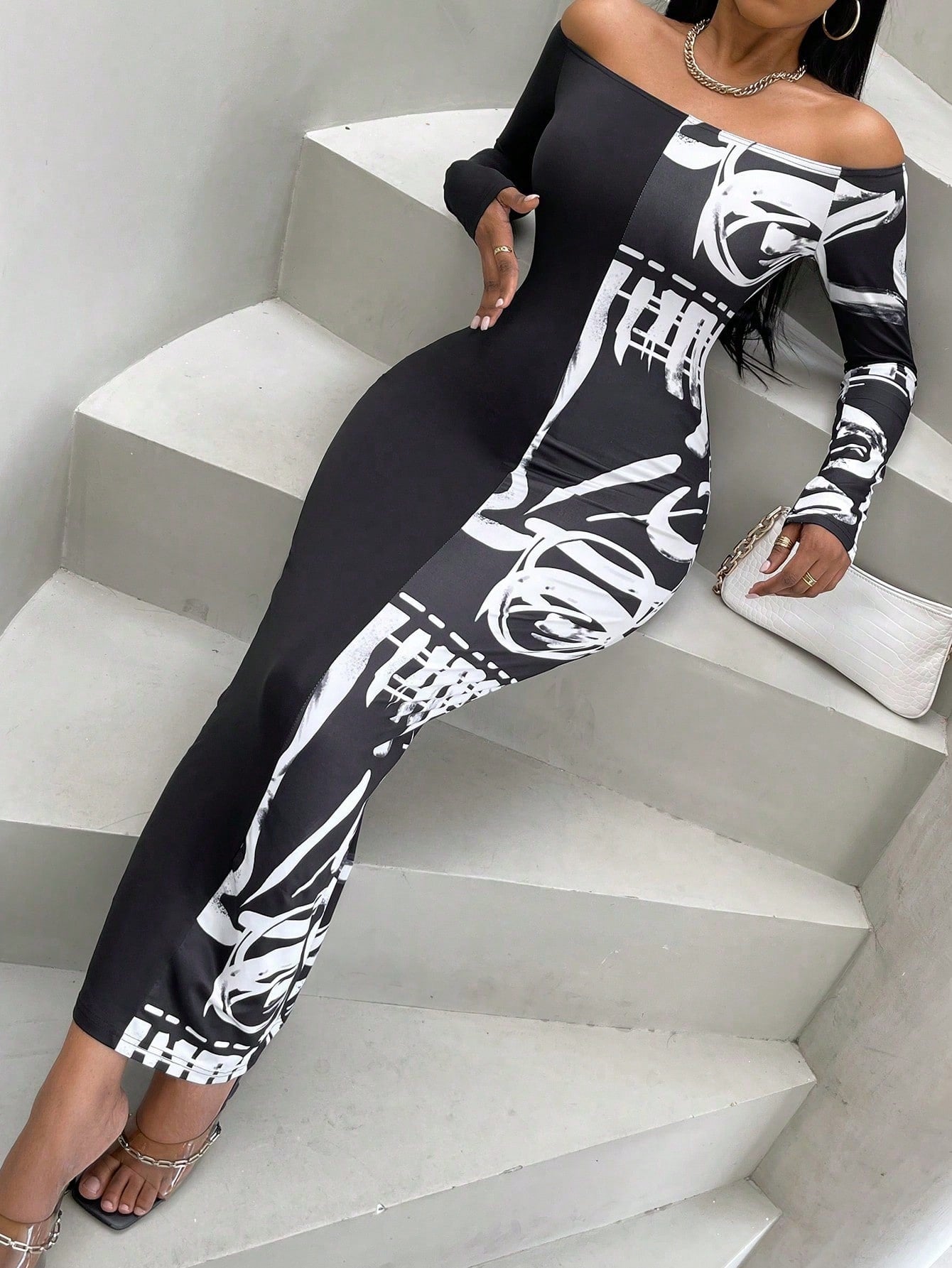 فستان ضيق جرافيك شخص مكشوف الكتف