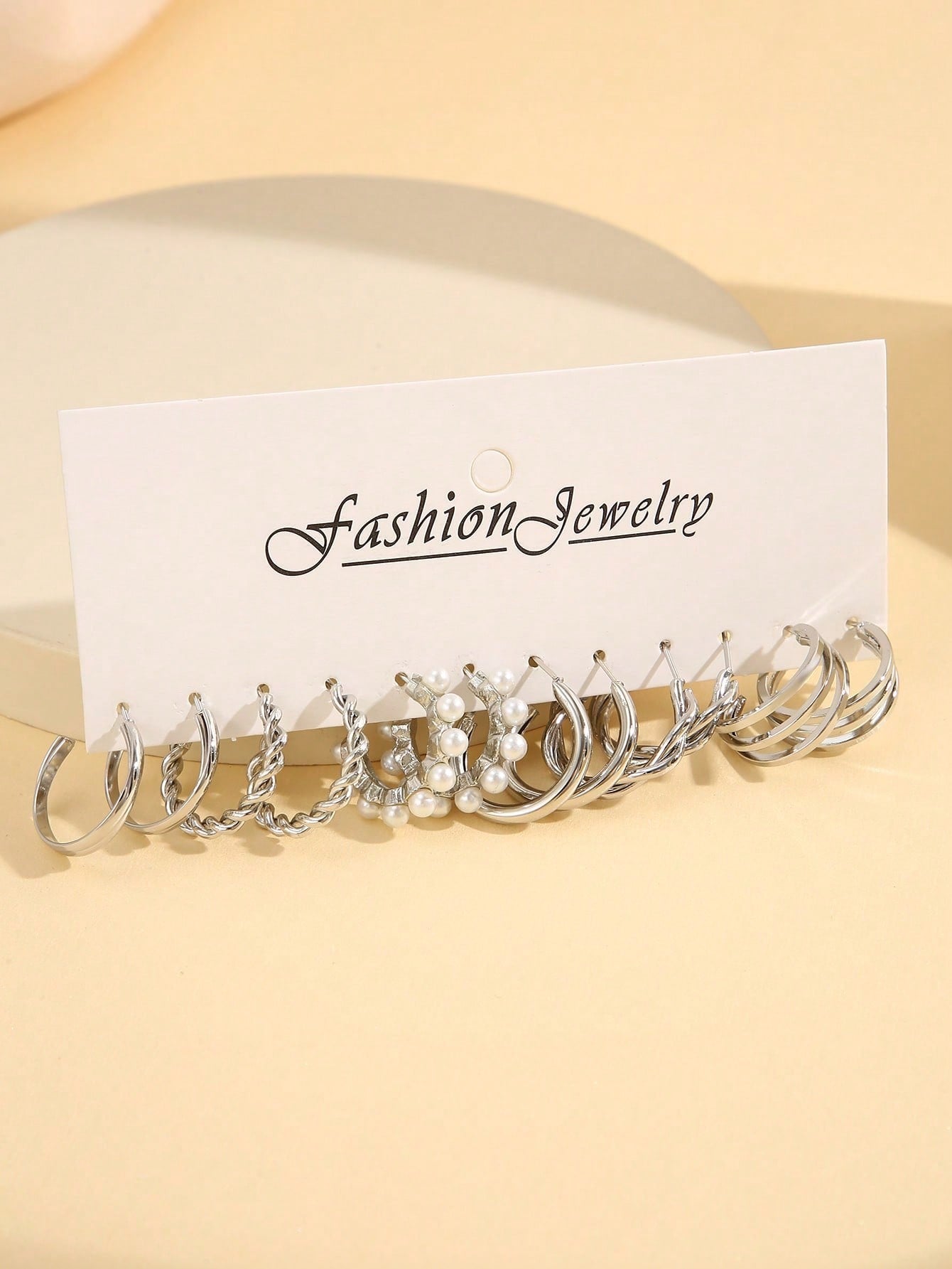 مجموعة 12 قطعة من الأقراط الهندسية البسيطة المصنوعة من اللؤلؤ الصناعي والمعدن للنساء، هدية للأعياد والمواعيد العاطفية والإرتداء اليومي