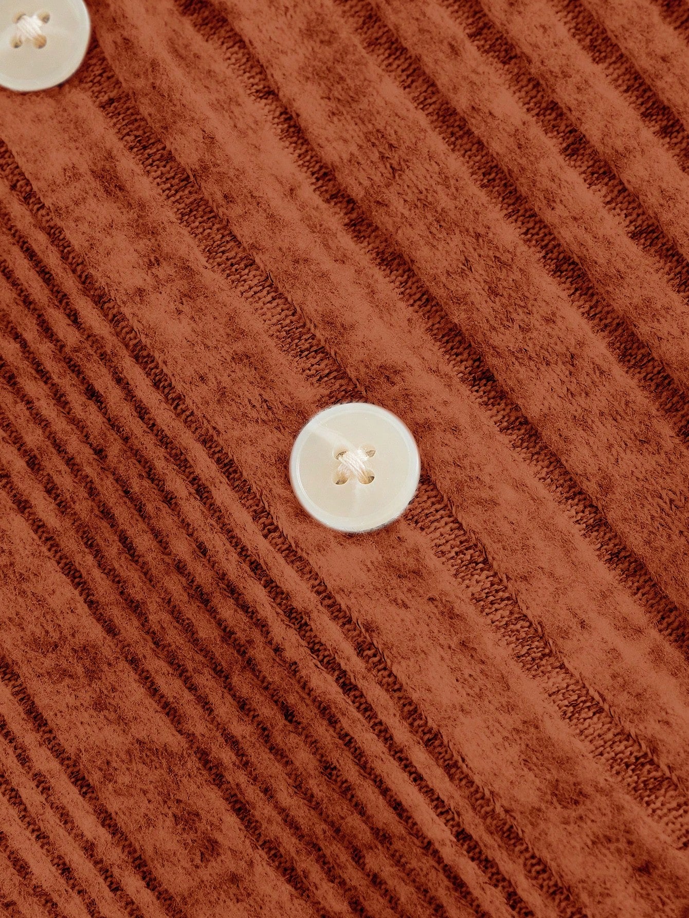 تي شيرت مكشوف الكتف أزرار أمامية باكمام مشقوق