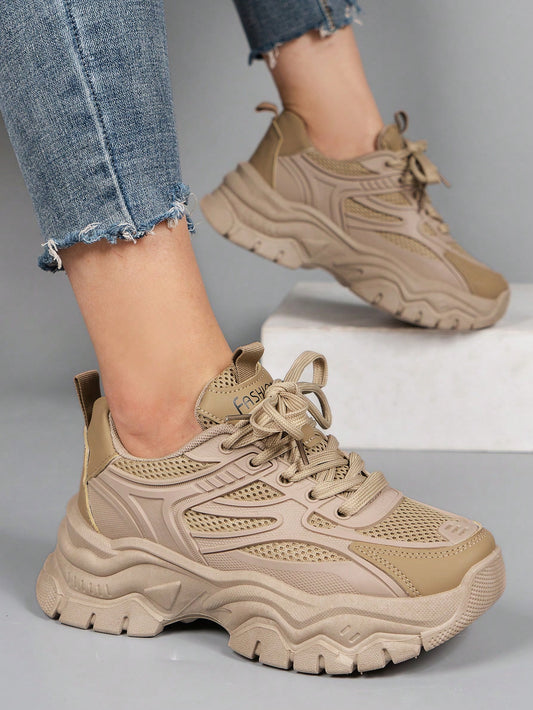 أحذية رياضية بشبكة تنفس سميكة النعل باللون الكاكي، حذاء رياضي سميك المظهر عصري متعدد الاستخدامات للركض