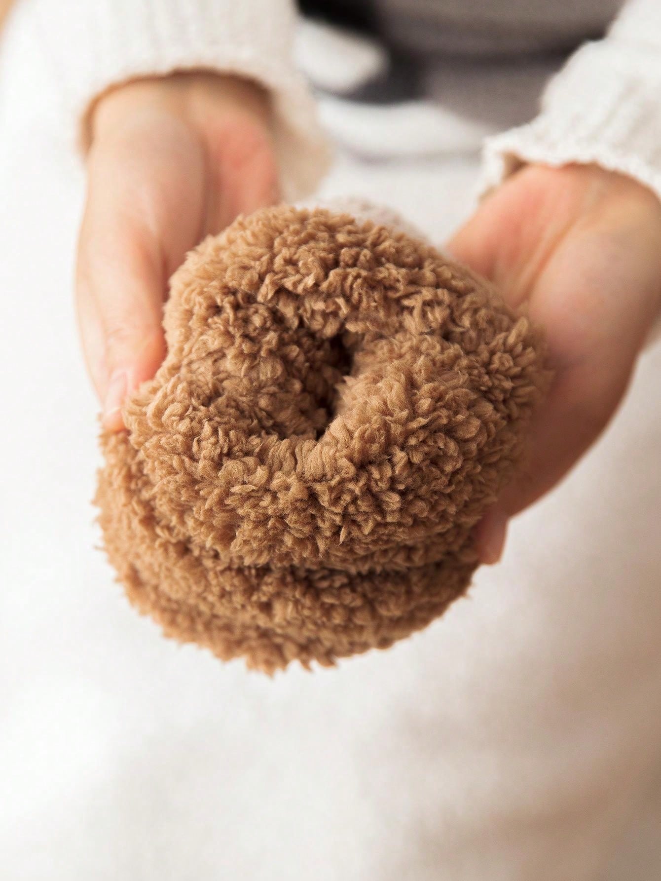 زوج واحد من الجوارب المنزلية الدافئة المصنوعة من الصوف السميك بنمط قديم