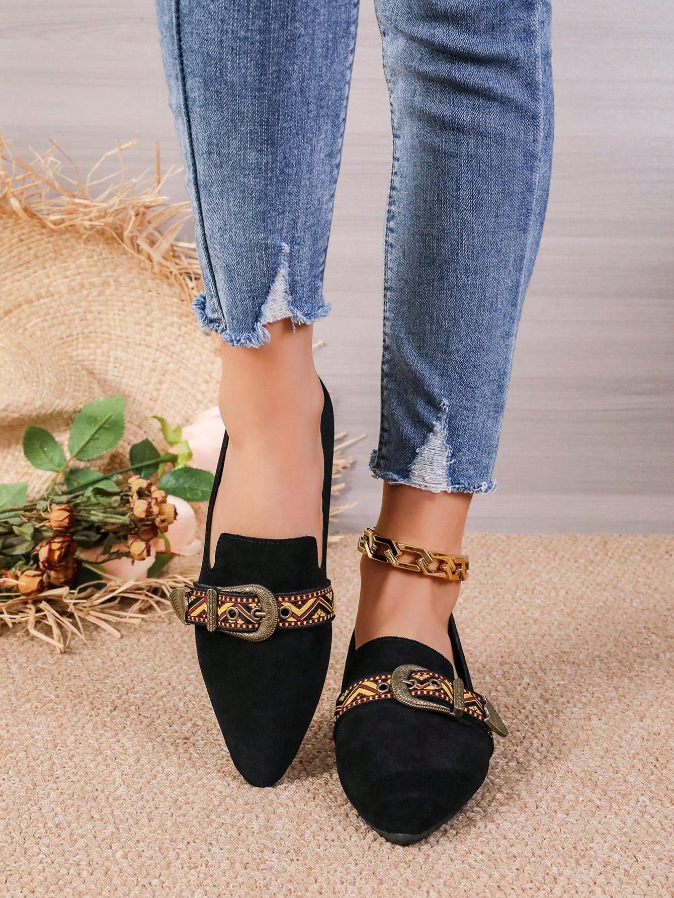 أحذية نسائية مريحة من الستايل الأوروبي والأمريكي بتصميم عصري وأنيق،