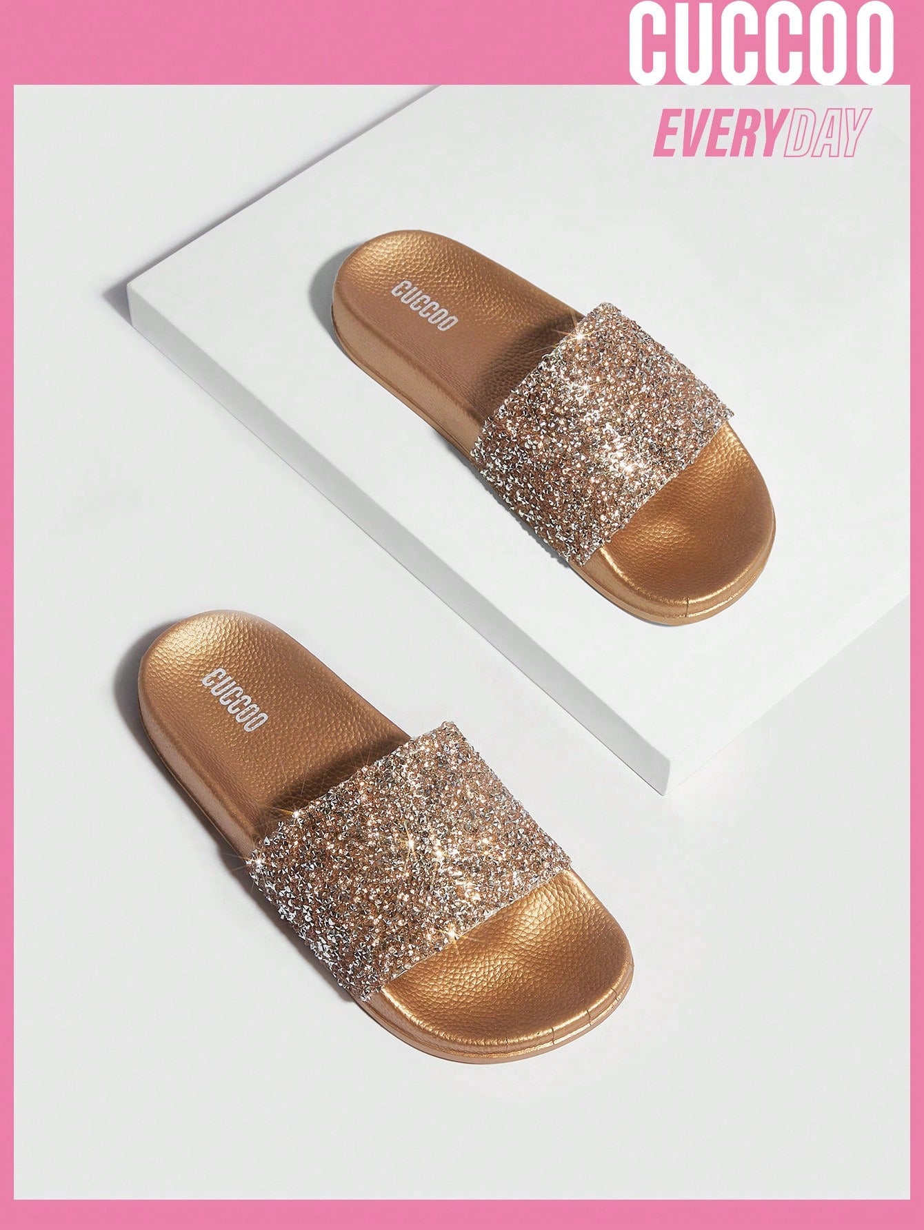 شبشب نسائي بحزام واحد مزخرف باللؤلؤ الاصطناعي والذهب اللافت للنظر لربيع وصيف انيق