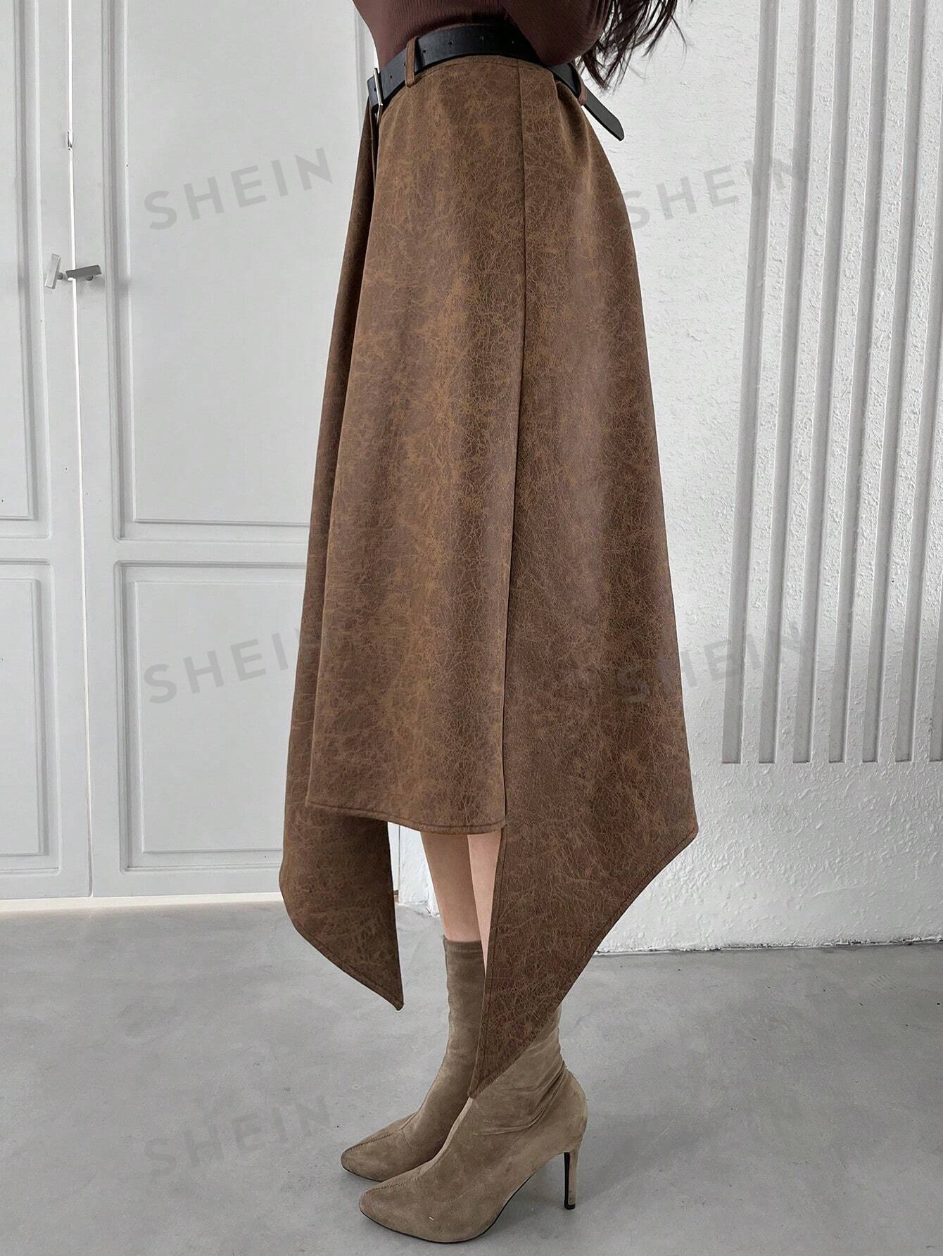 تنورة نسائية بطيات بحاشية غير متماثلة مع حزام