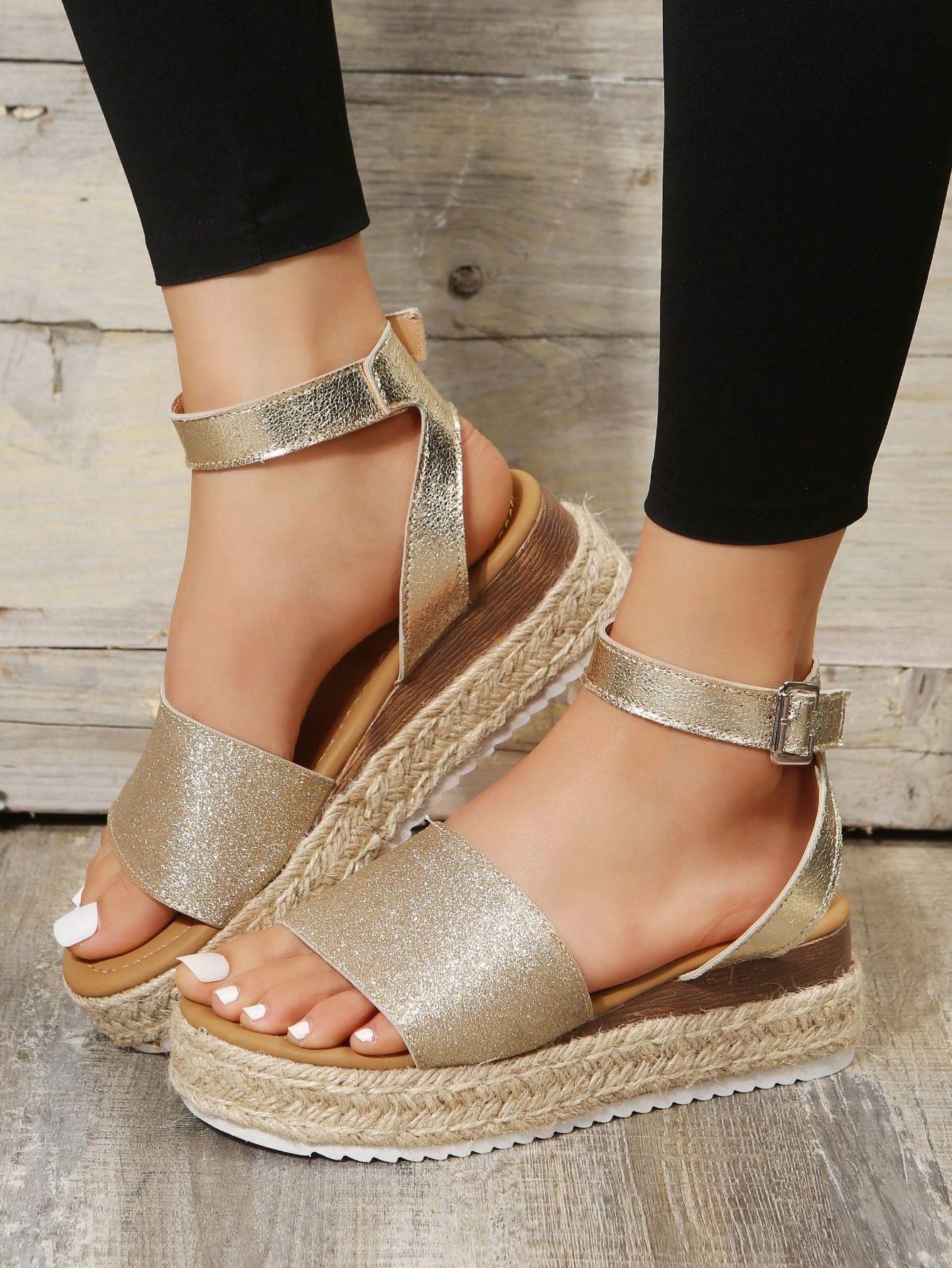 صنادل نسائية مريحة للاستخدام في الهواء الطلق