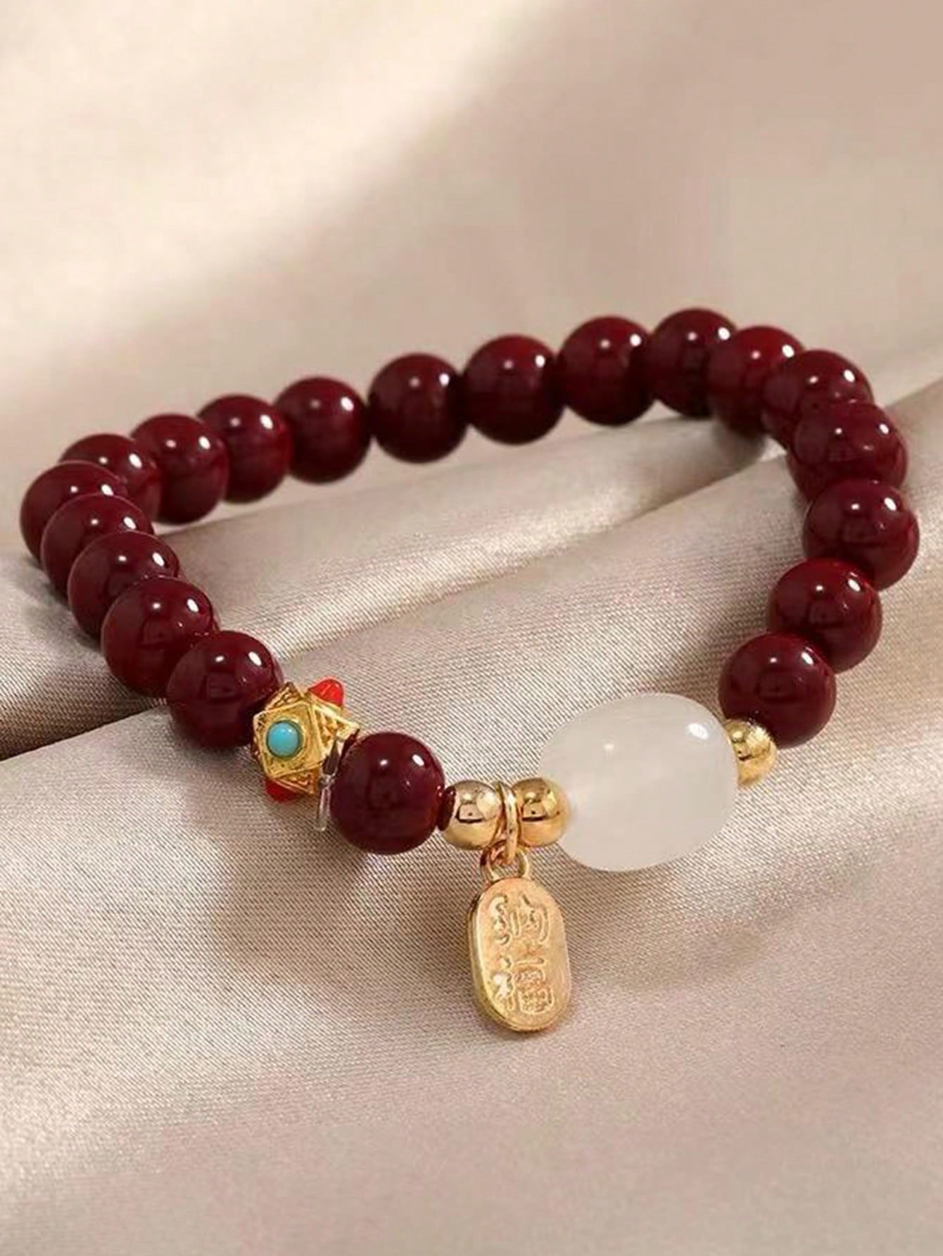 سوار الخرز مع معلق تقليدي أحمر بنمط صيني 'na Fu' قطعة واحدة ، هدية محظوظة للزوجين في المهرجان