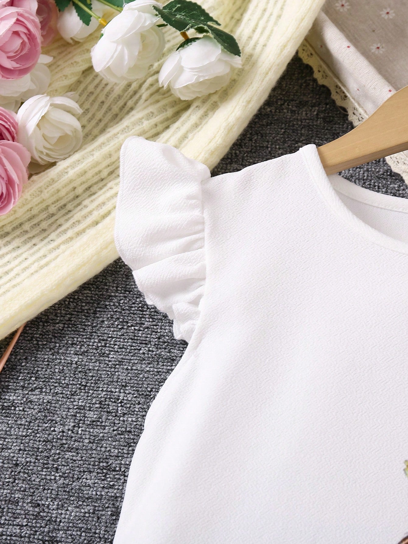 فستان انسيابي للفتاة الصغيرة بطبعة تاج وشخصية جذابة