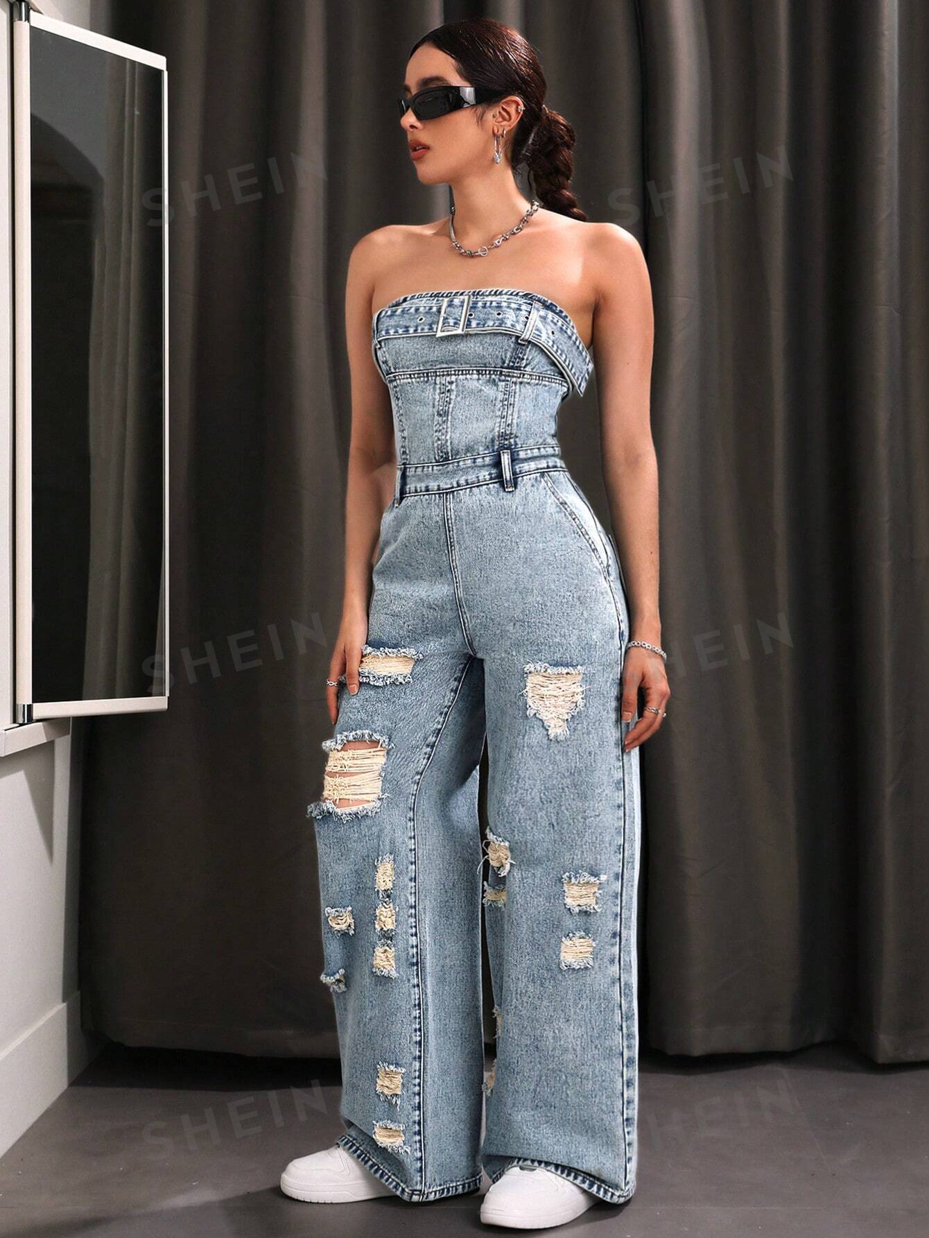 بذلة من قماش الدنيم الممزق المغسول