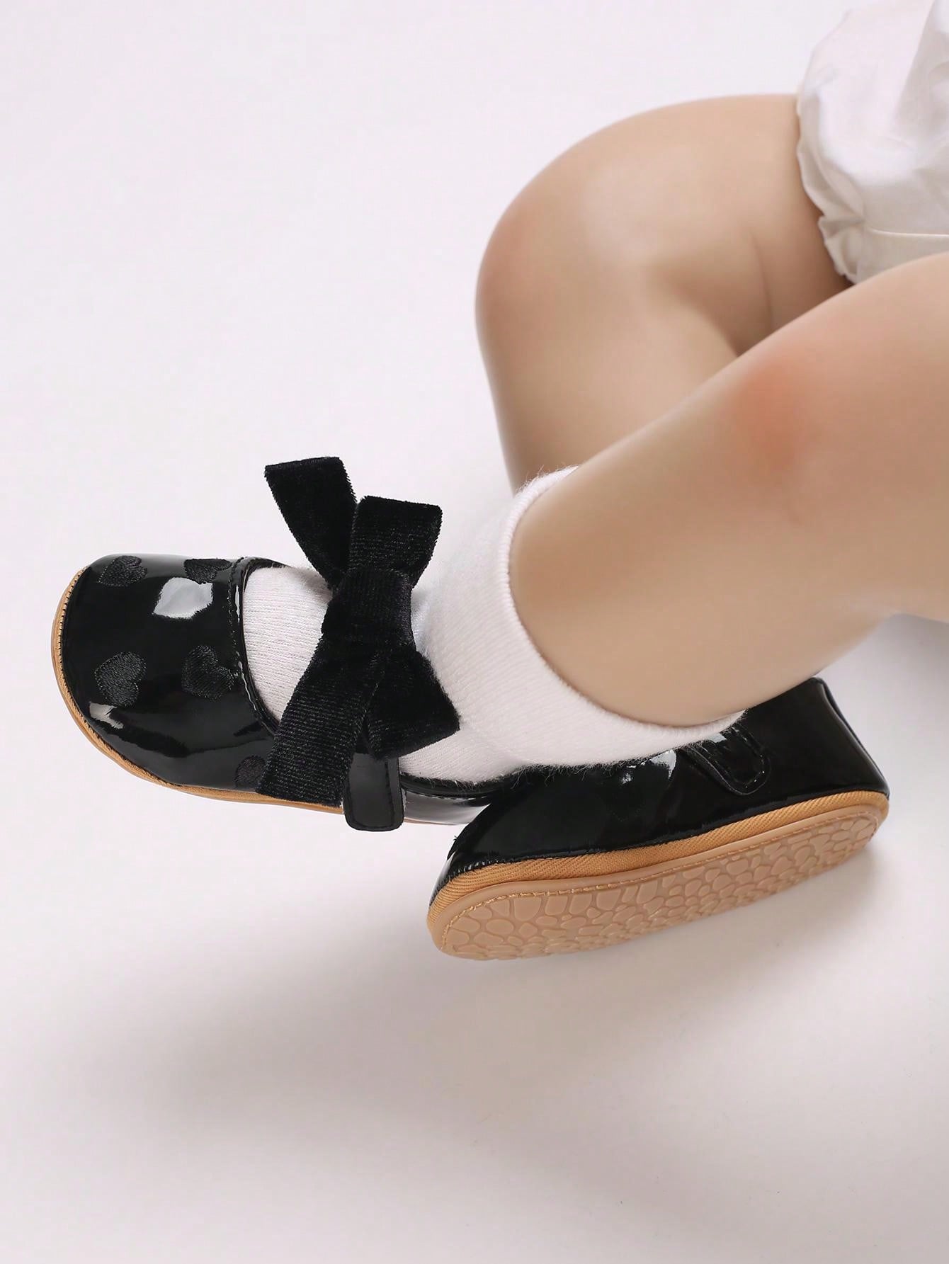 حذاء شبه مسطح للأميرات بعقدة فراشة