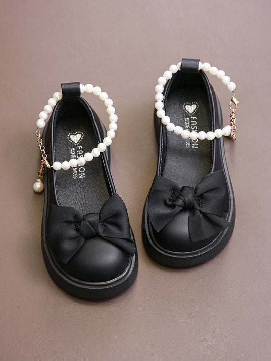 حذاء مسطح خفيف اللون مع إبزيم لؤلؤي و ربطة للبنات للاحتفالات الكبار