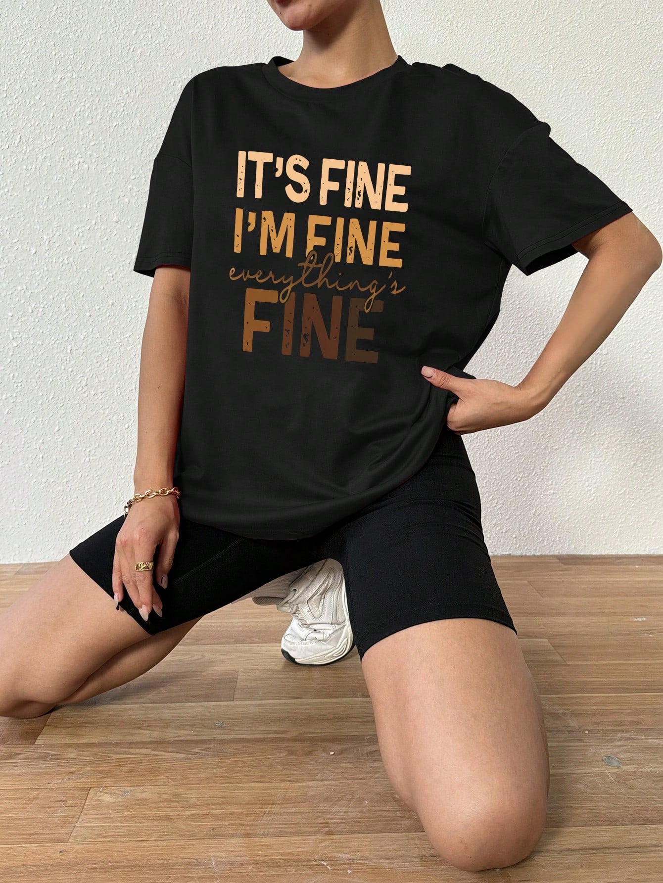 قميص واسع بتصميم بسيط وكتف منخفض للرجال