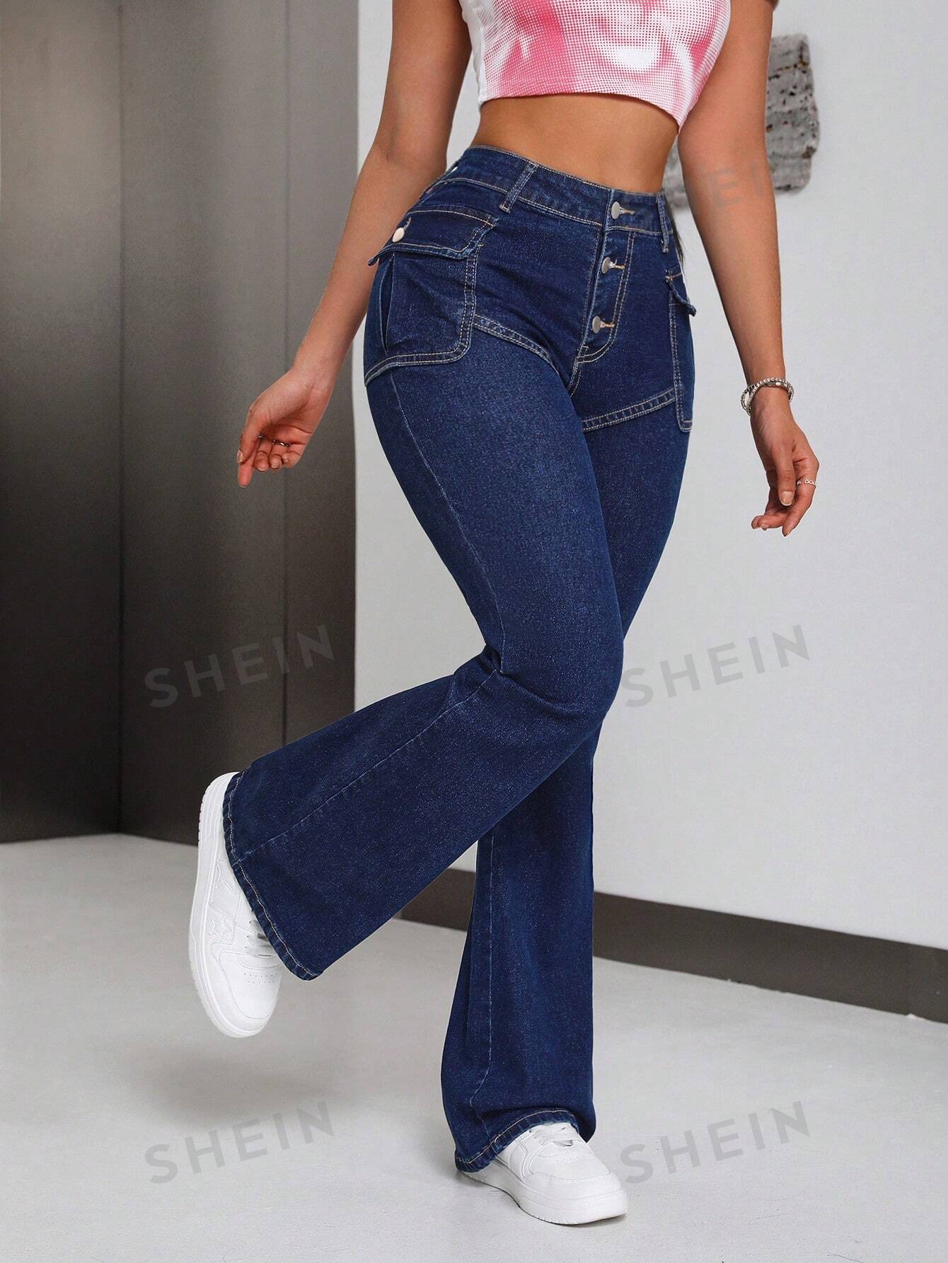 جينز نسائي من الدنيم بأزرار أمامية