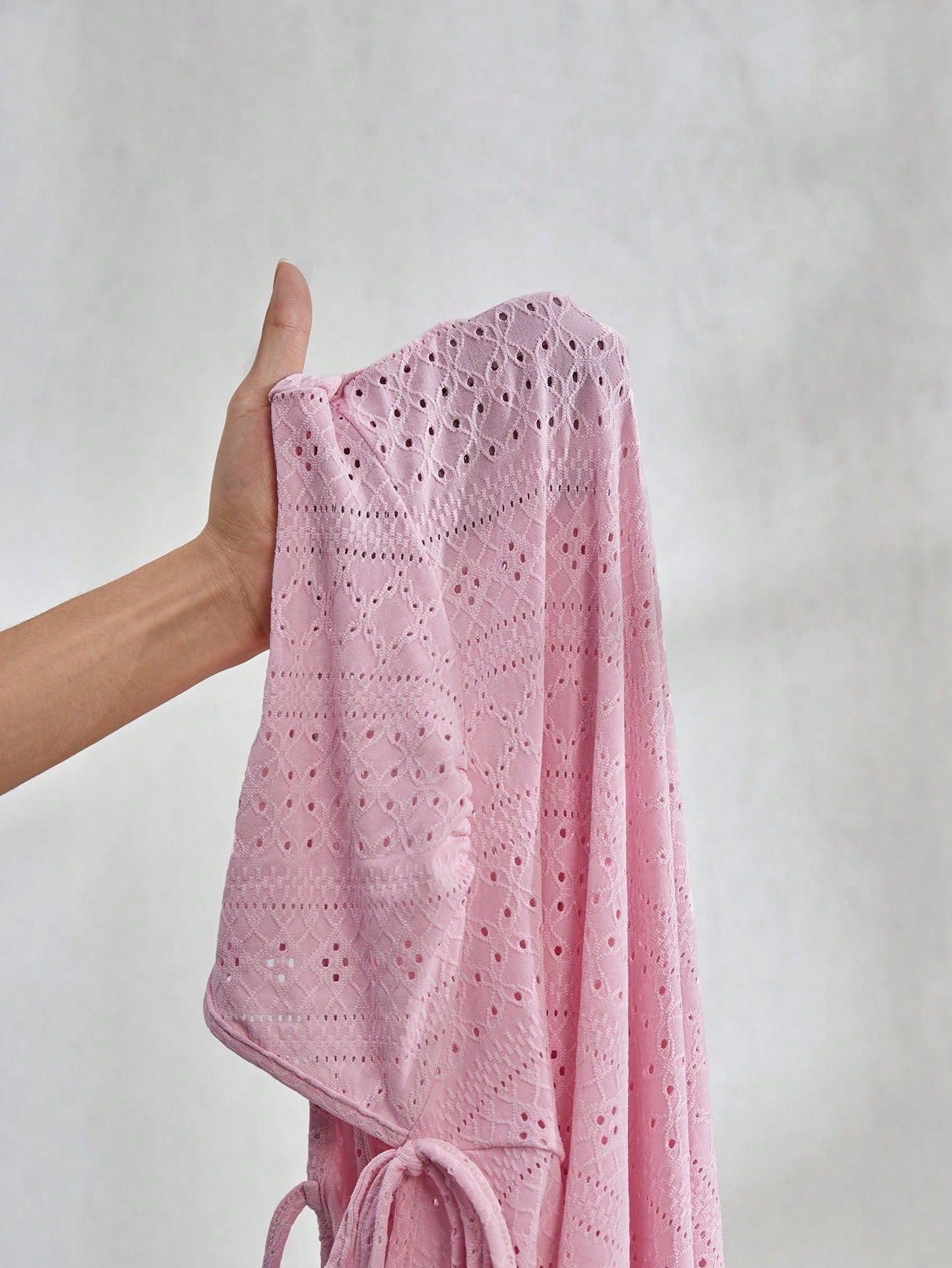 ثوب نوم نسائي ذو رباط أمامي مقاس كبير