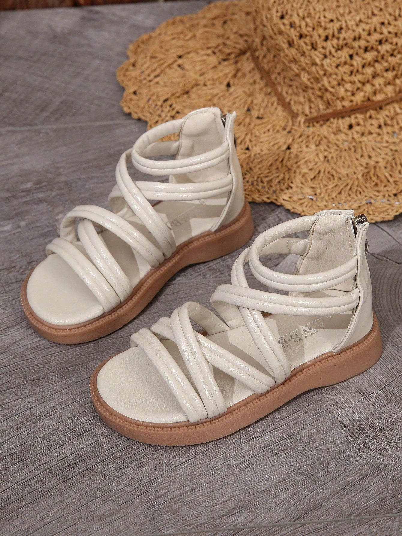 صنادل بناتية مسطحة عصرية للأطفال