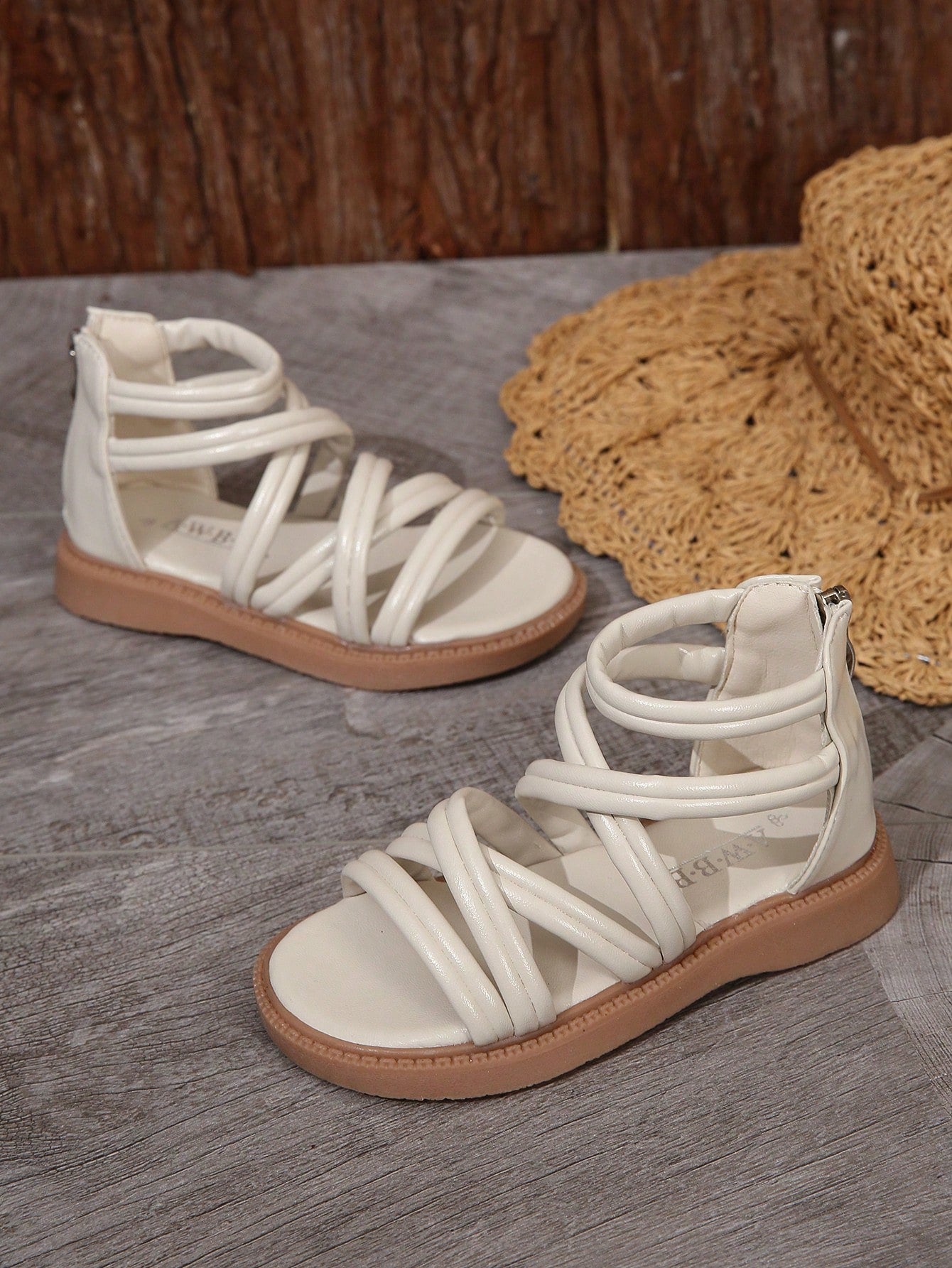 صنادل بناتية مسطحة عصرية للأطفال