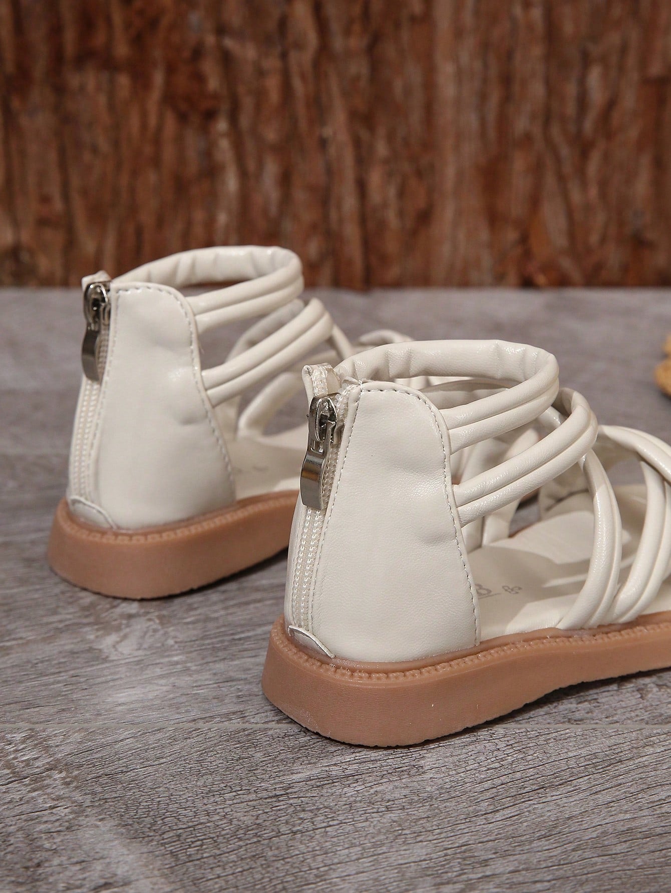 صنادل بناتية مسطحة عصرية للأطفال