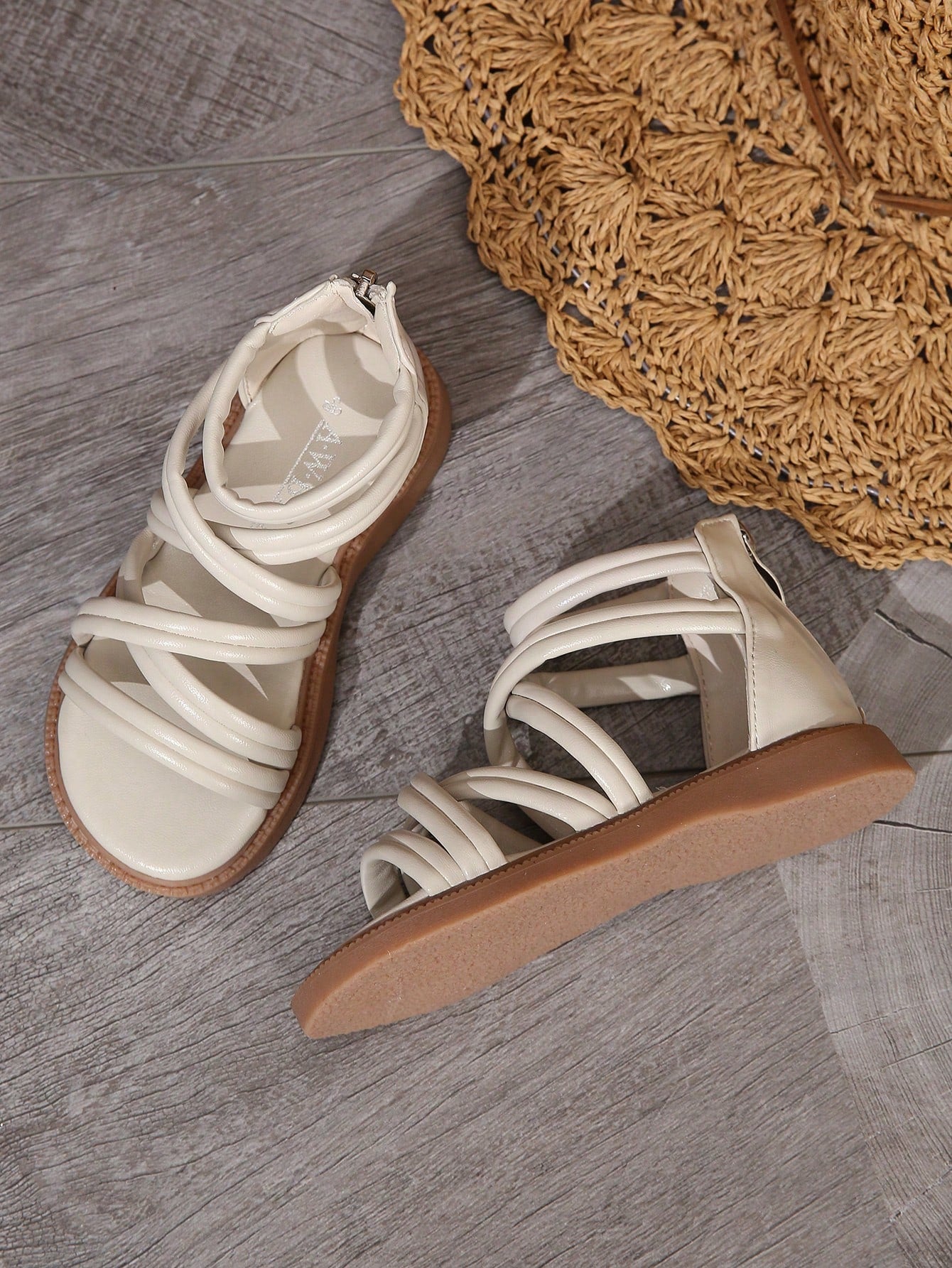 صنادل بناتية مسطحة عصرية للأطفال